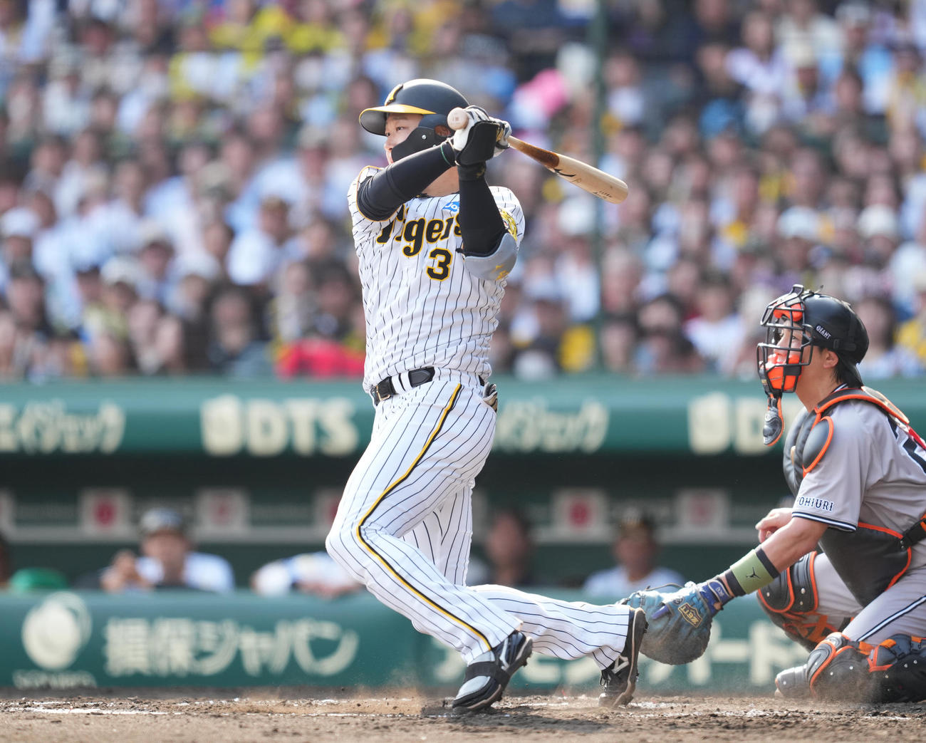 阪神対巨人　7回裏阪神1死二塁、左前打を放つ大山（撮影・菅敏）
