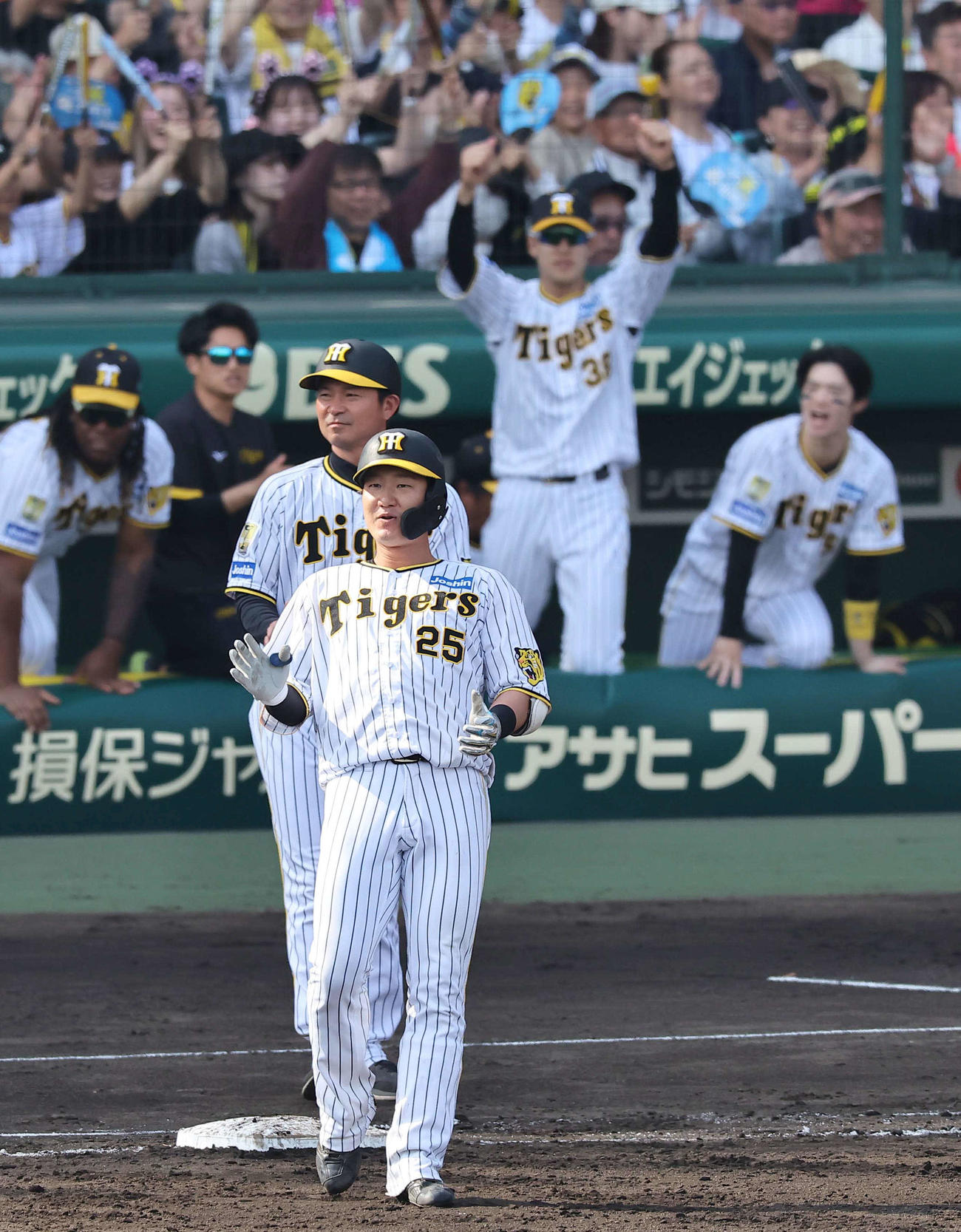 阪神対巨人　7回裏阪神1死一、三塁、渡辺は右前に先制適時打を放つ（撮影・上田博志）