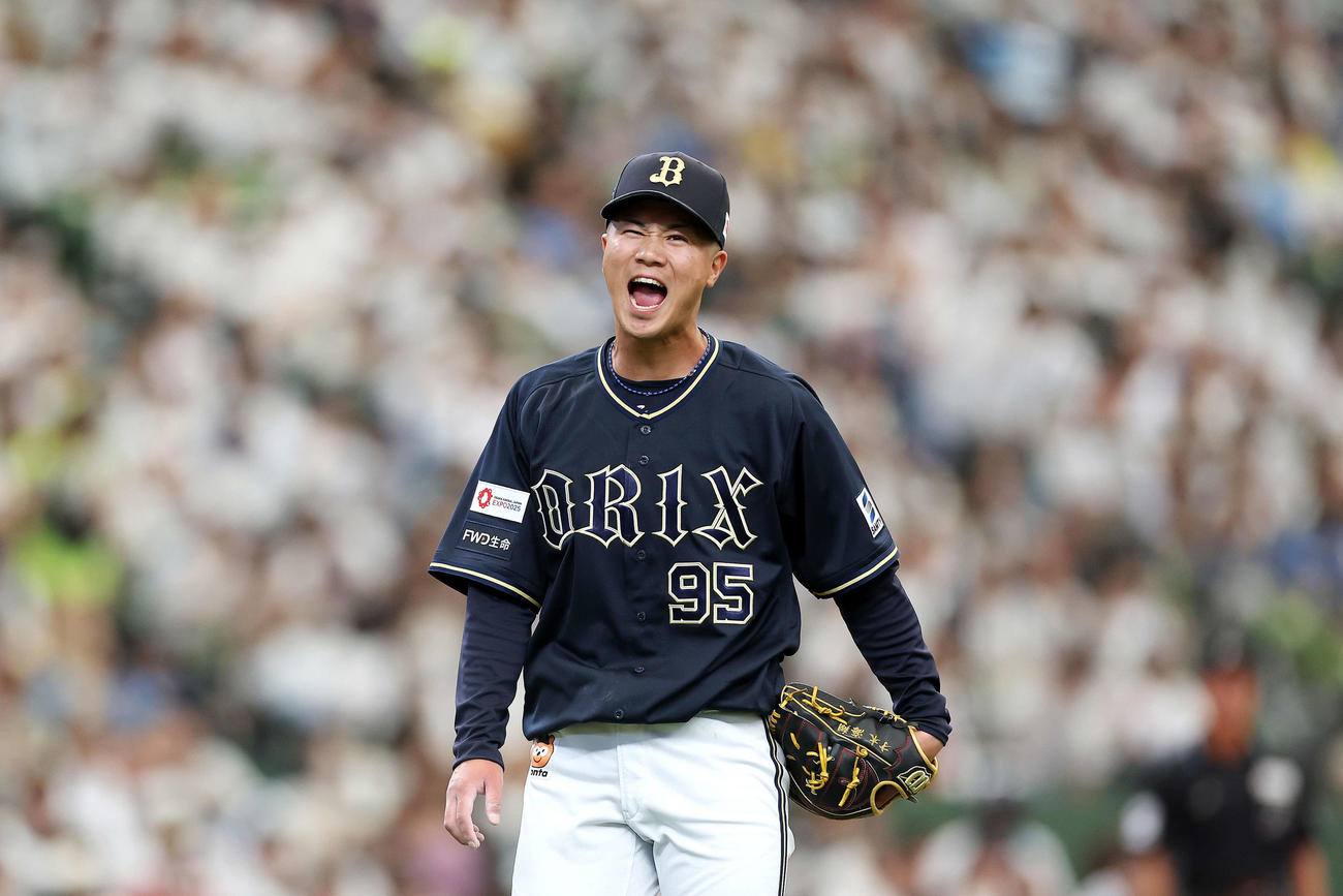 西武対オリックス　6回裏を3者凡退に抑え、雄たけびを上げる才木（撮影・河田真司）