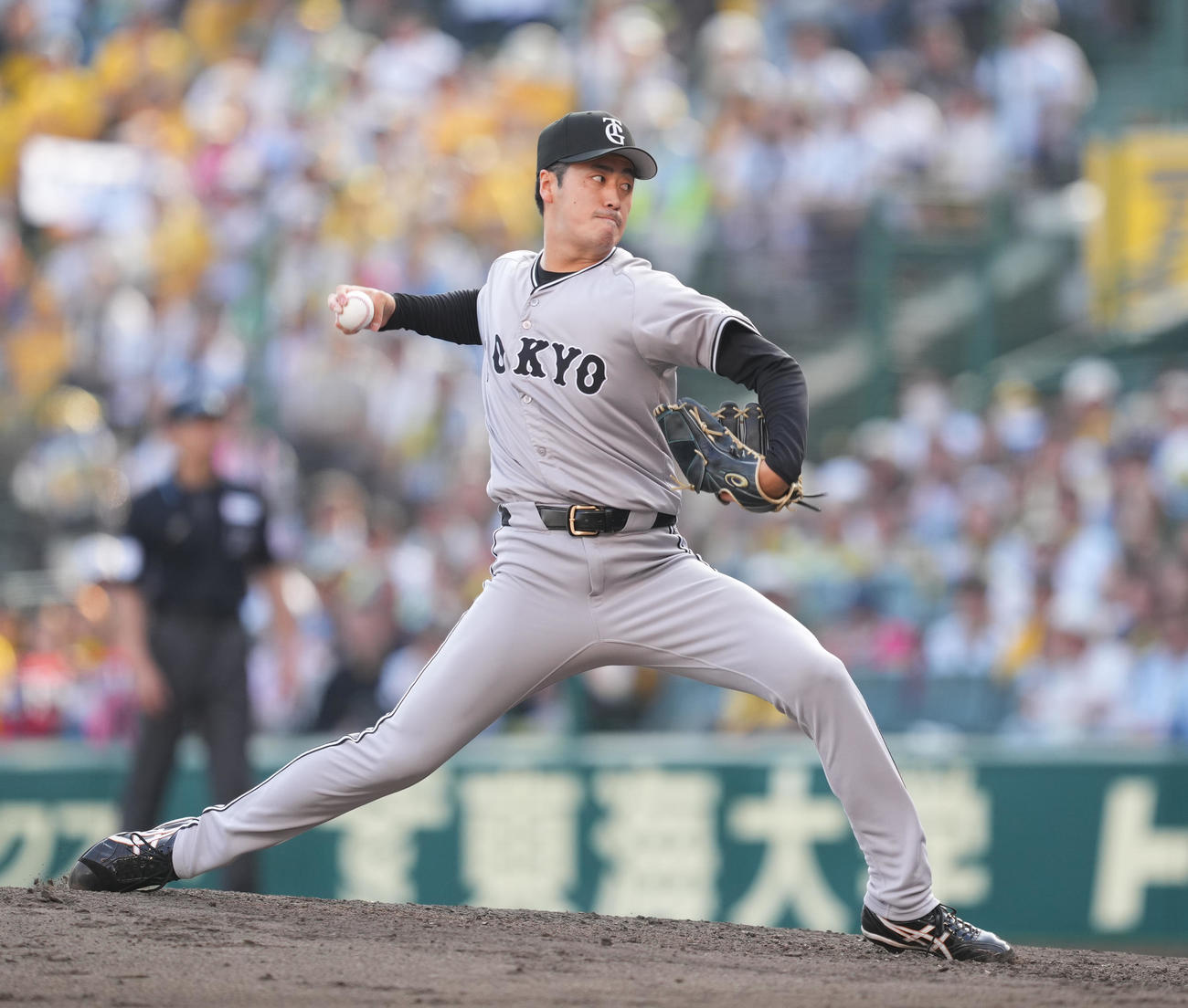 阪神対巨人　9回に登板した巨人西舘（撮影・菅敏）