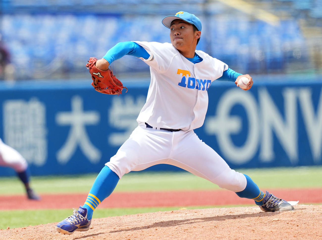 立大対東大　8回表から登板した東大・松本慎（撮影・横山健太）