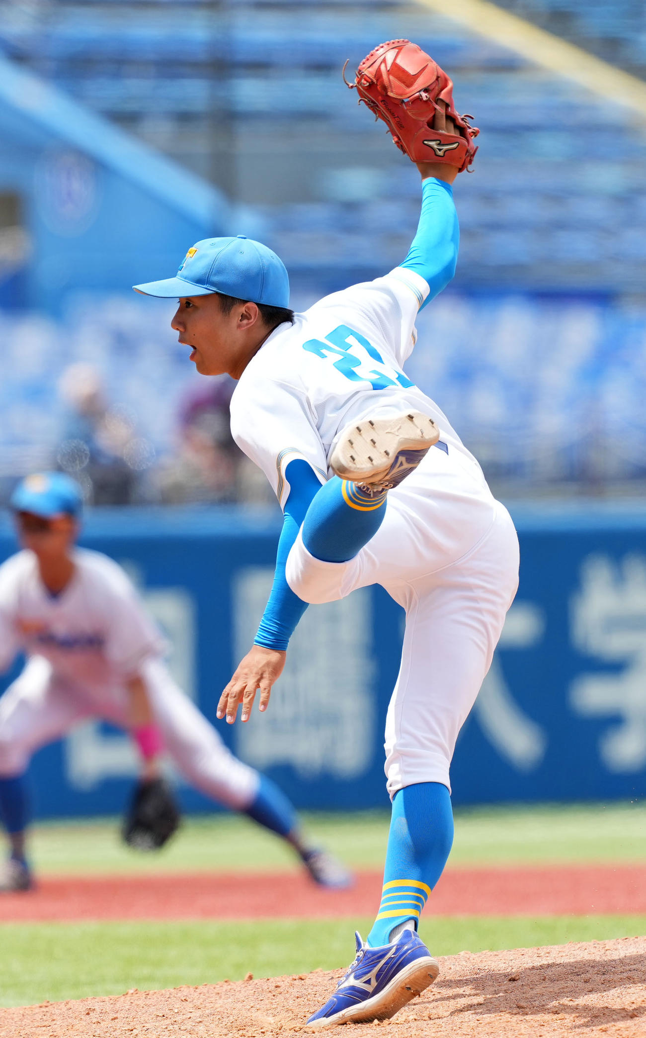 立大対東大　8回表から登板した東大・松本慎（撮影・横山健太）