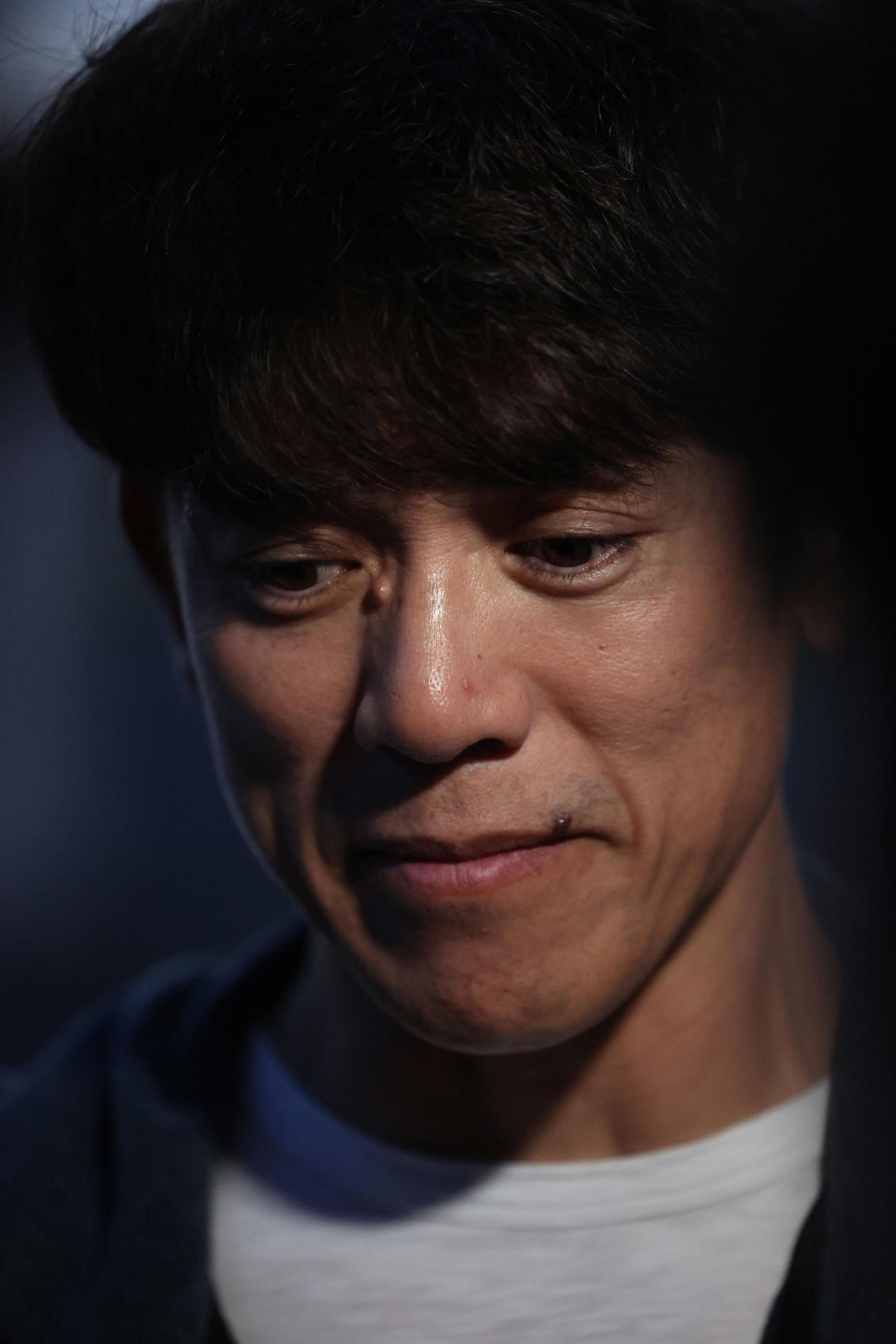 試合後、記者の質問に答える西武松井監督（撮影・河田真司）