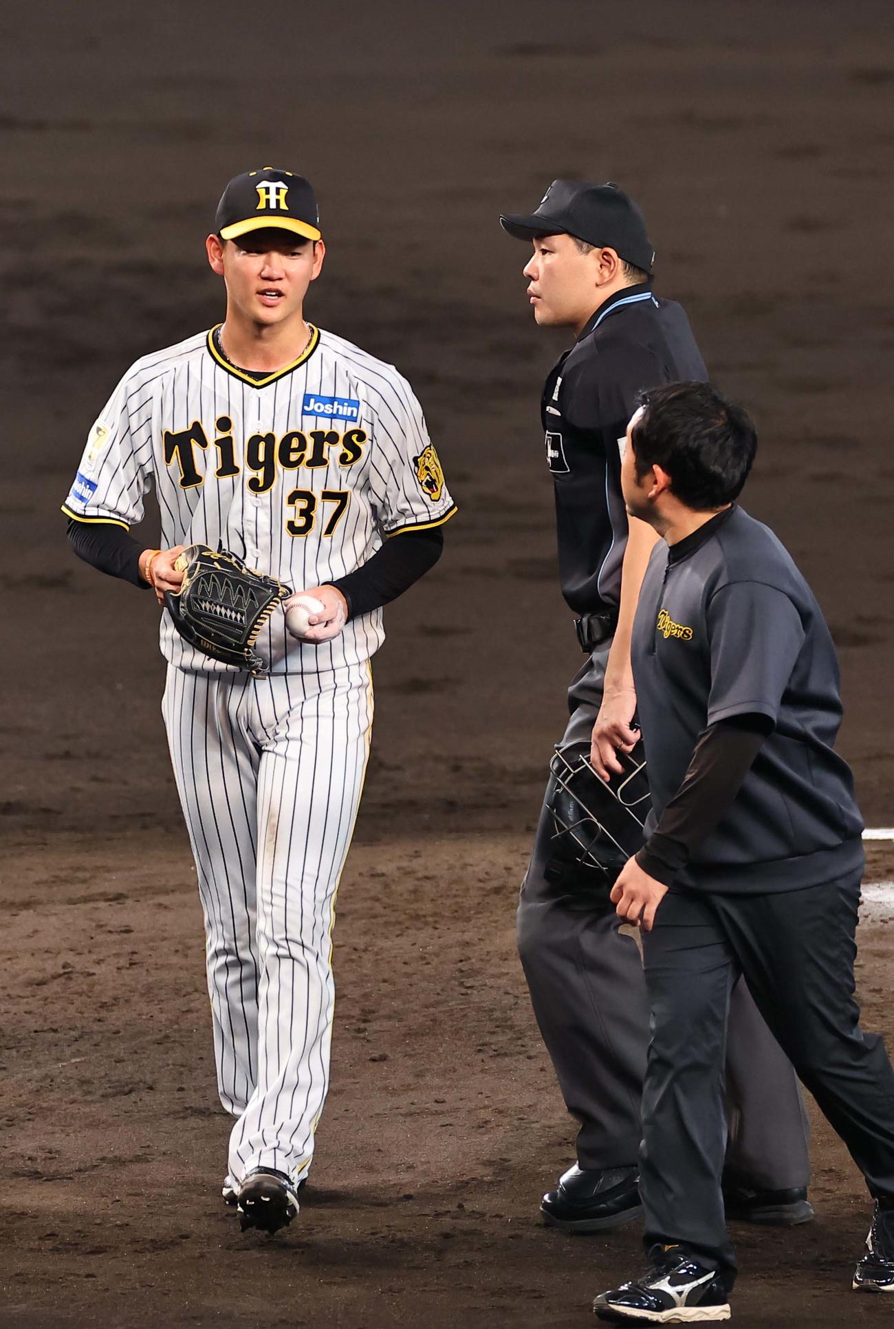 阪神対巨人　阪神及川は5回途中で降板する（2024年5月24日撮影）