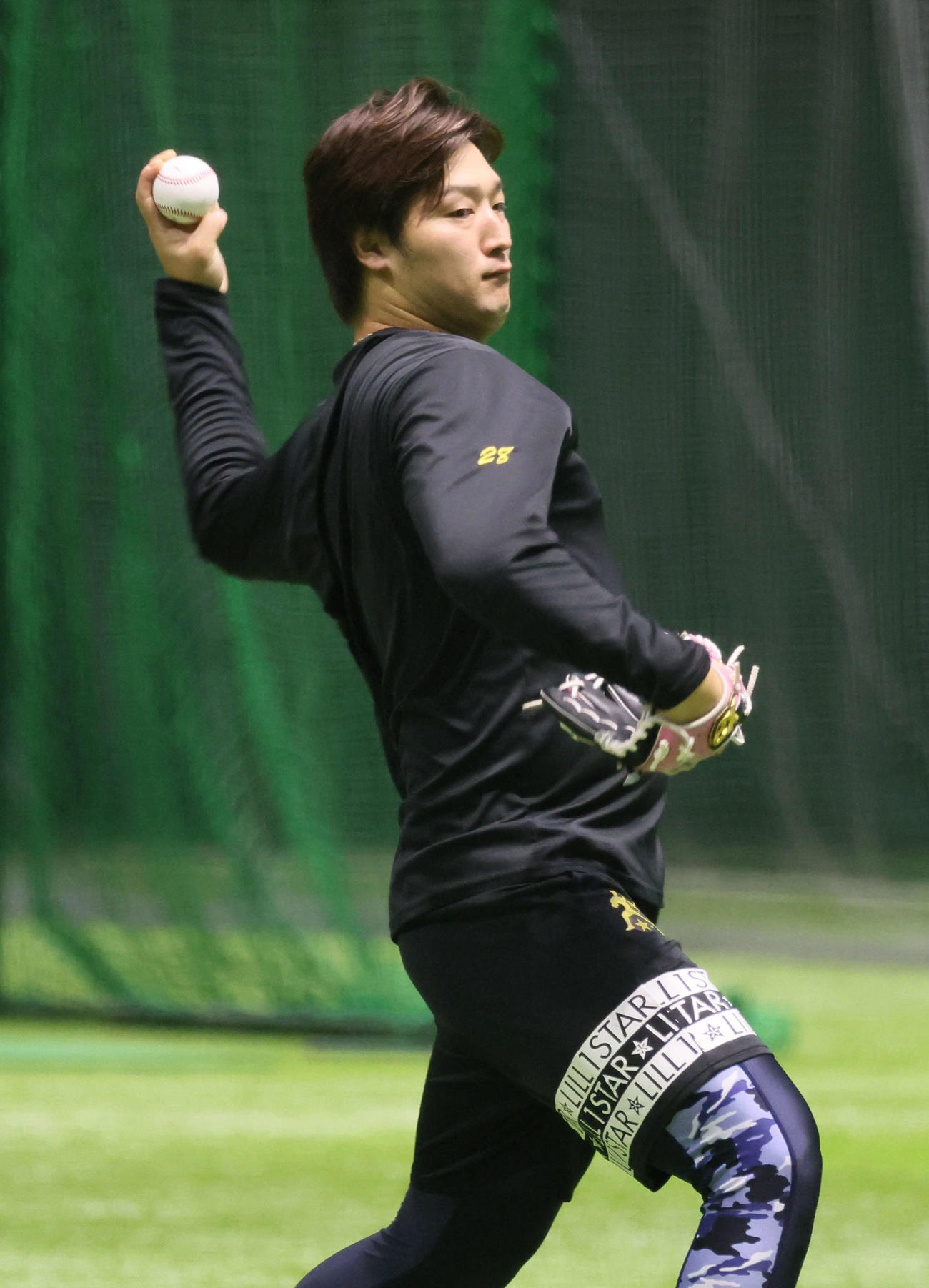 投手指名練習でキャッチボールをする広島床田（撮影・加藤孝規）