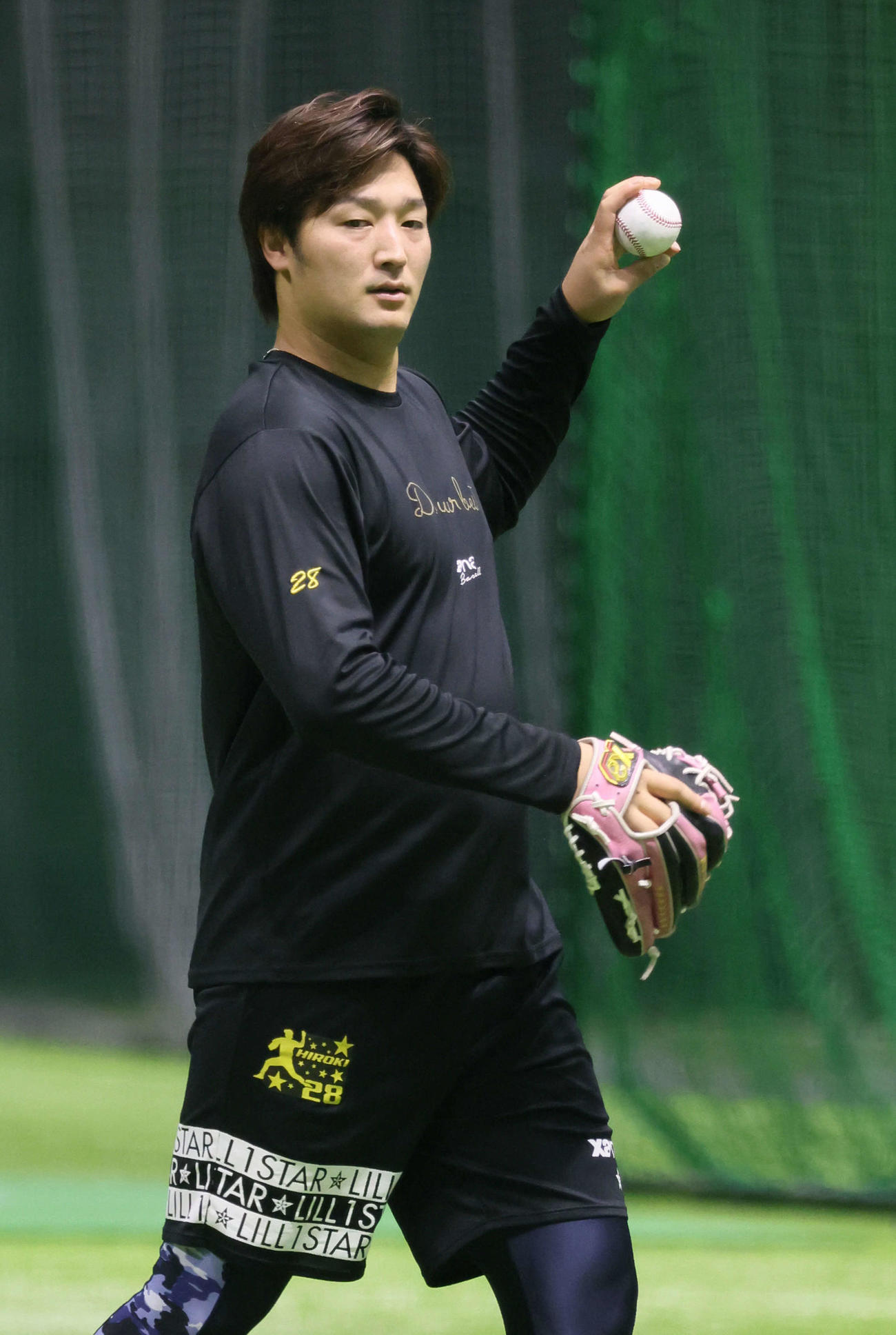 投手指名練習でキャッチボールをする広島床田（撮影・加藤孝規）