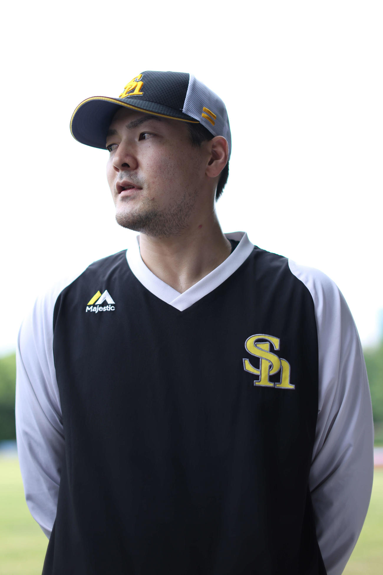 記者の質問に答えるソフトバンク有原（撮影・河田真司）