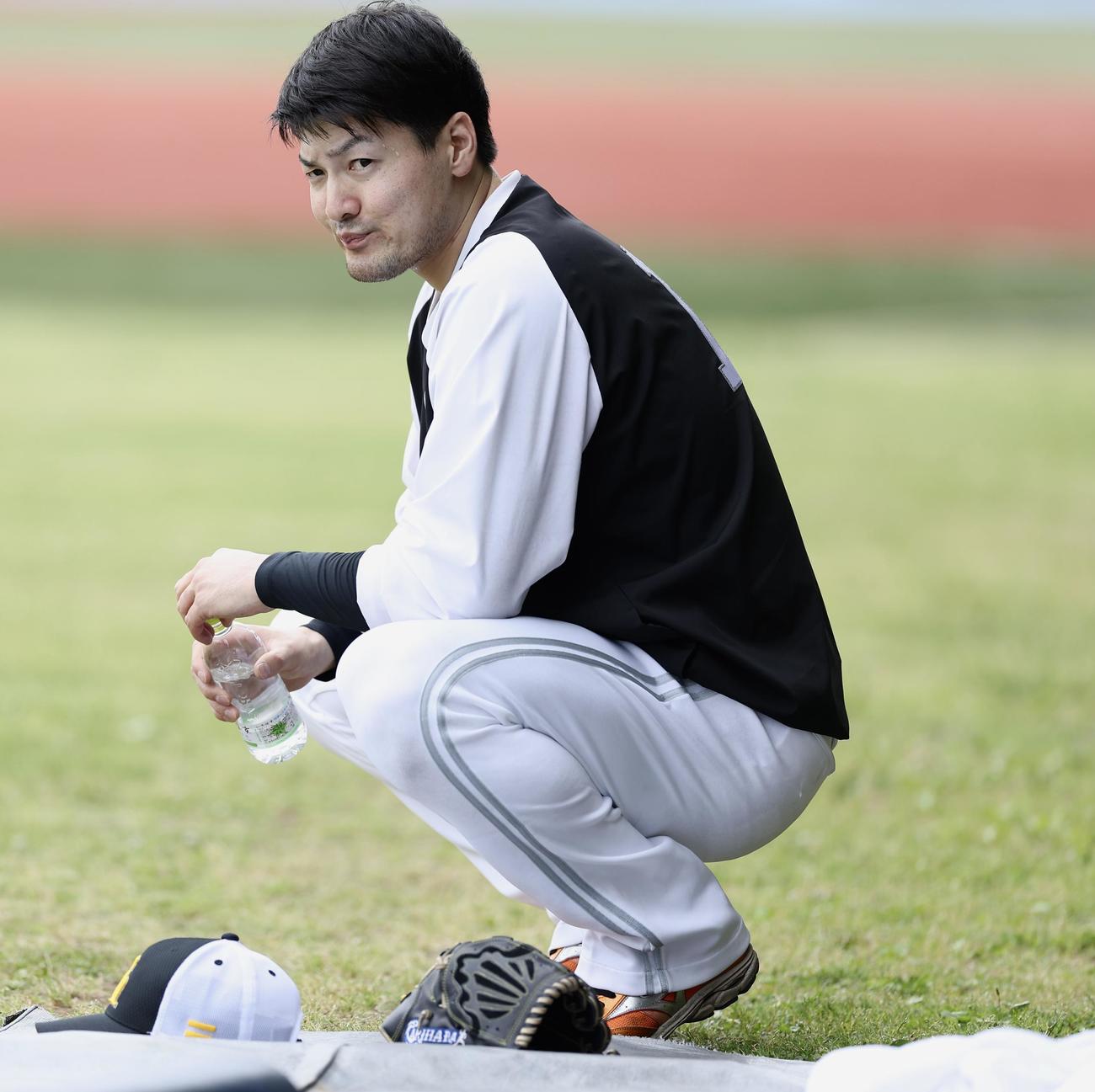 交流戦前の練習に臨むソフトバンク有原（撮影・河田真司）