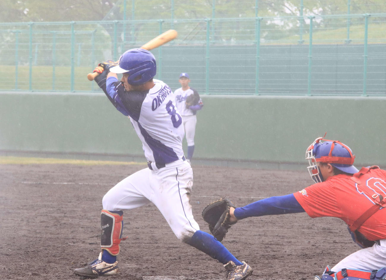 7回1死一、三塁で勝ち越し打を放つ東農大北海道の江川（撮影・保坂果那）