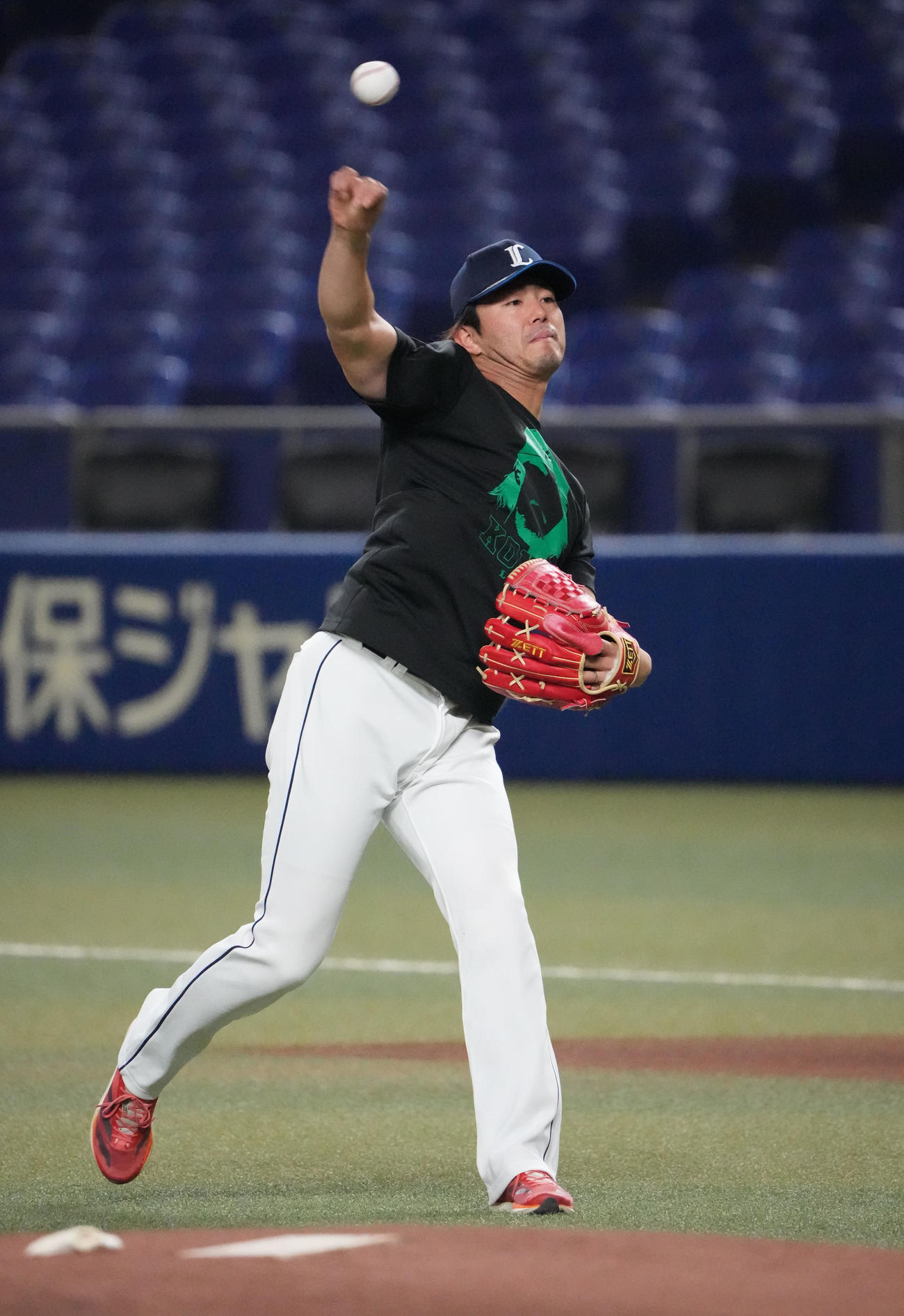 キャッチボールをする今井（撮影・森本幸一）