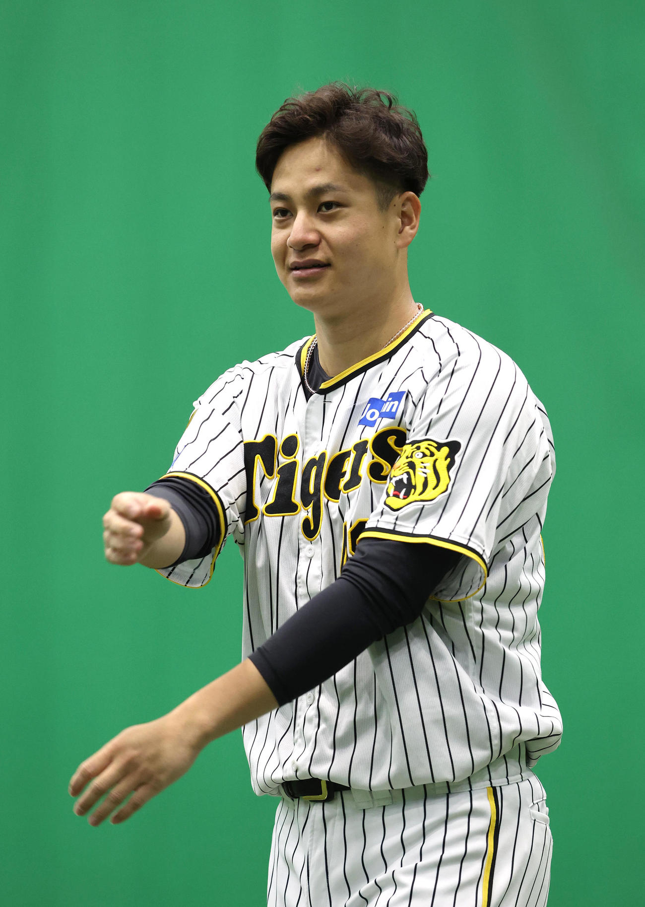 ストレッチする大竹（撮影・白石智彦）