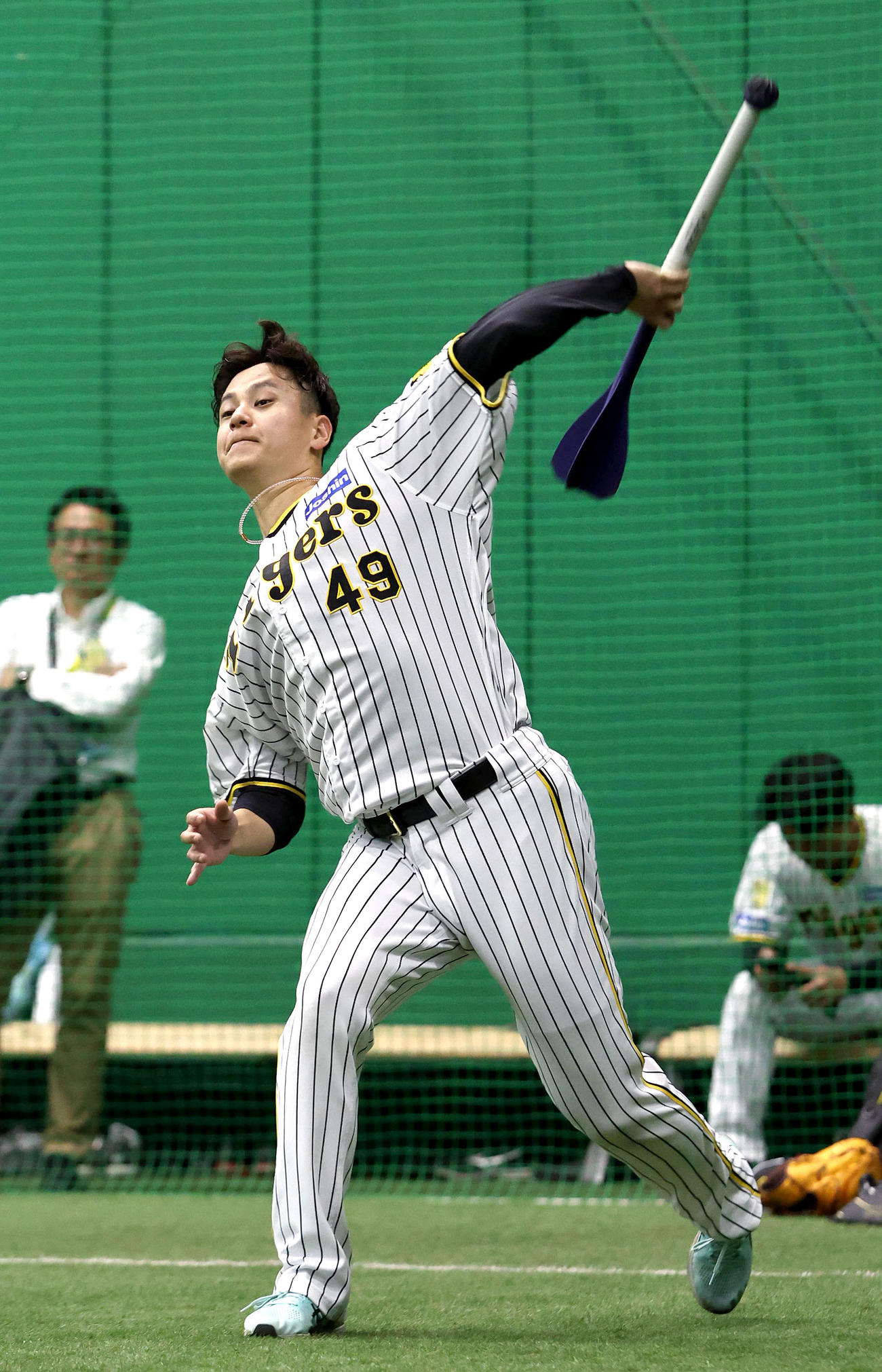 フレーチャを投げる大竹（撮影・白石智彦）