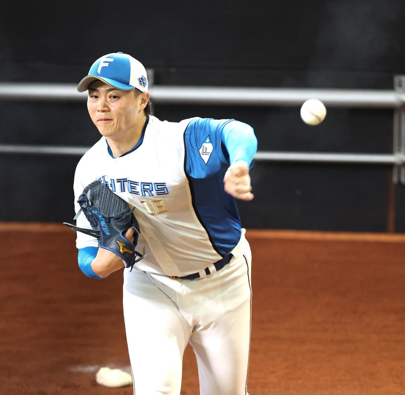26日にエスコンフィールドのブルペンで調整する日本ハム山崎（撮影・黒川智章）