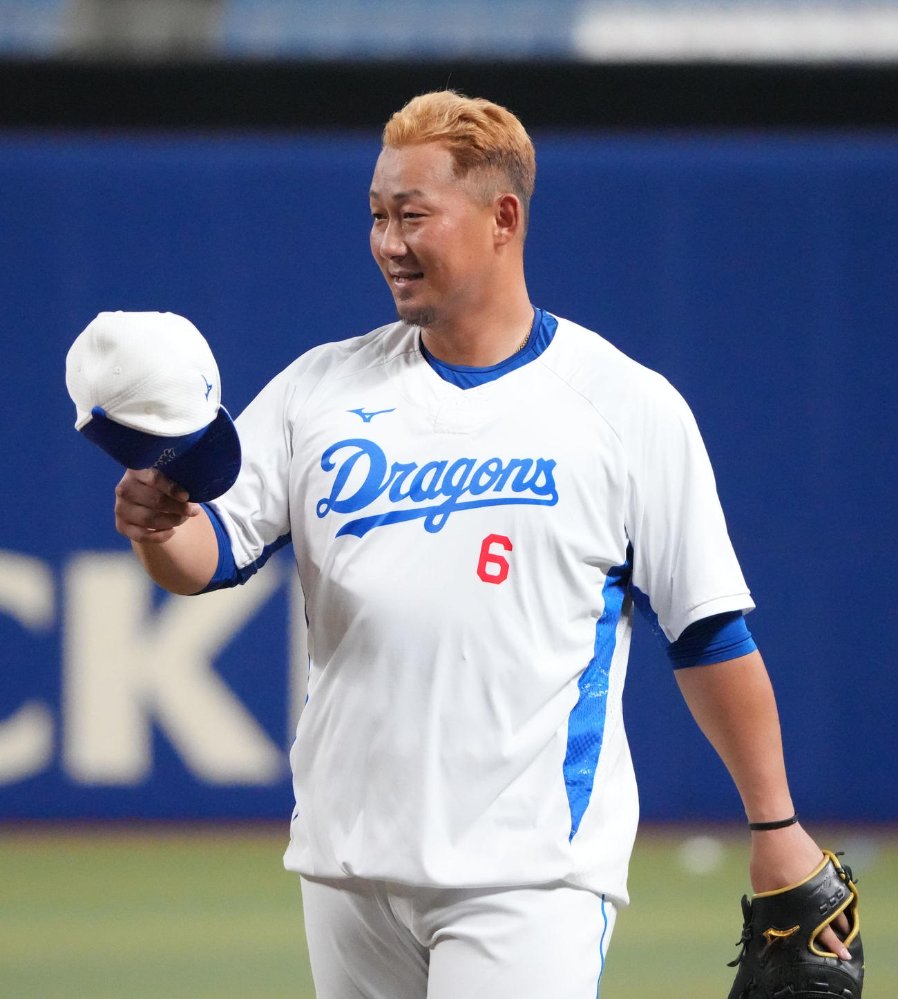 中日対西武　一軍に合流し試合前練習を行う中田（撮影・森本幸一）
