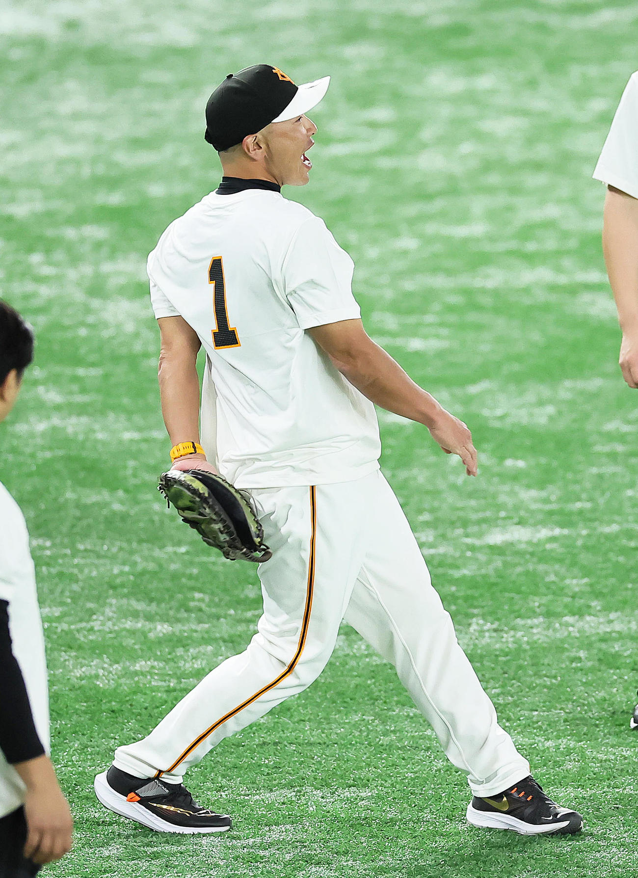 指導に熱が入る巨人阿部監督（撮影・足立雅史）