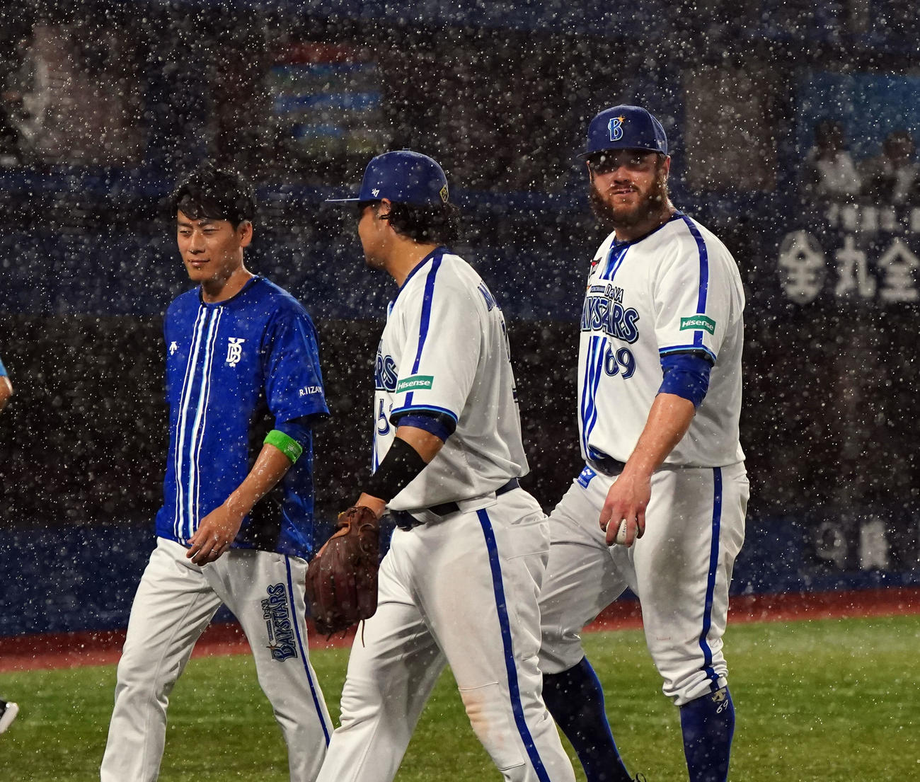 7回表、豪雨のため一時中断となったDeNA－楽天戦（撮影・たえ見朱実）