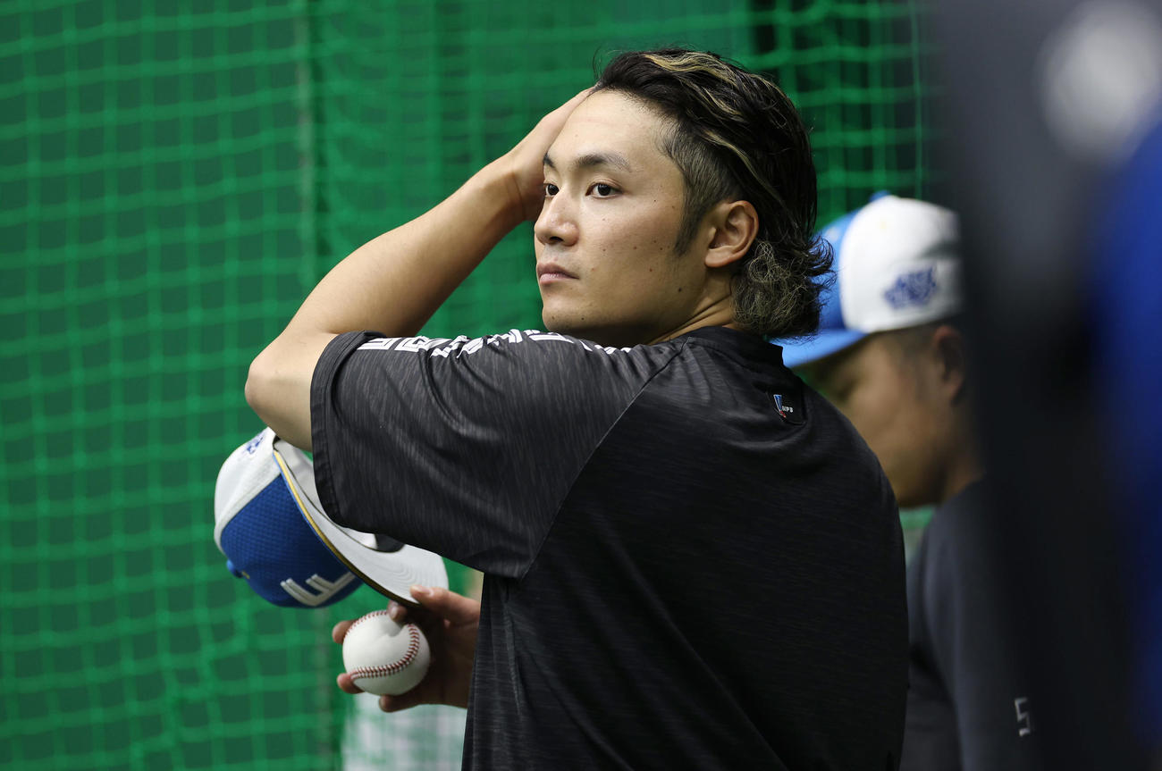 阪神対日本ハム　練習に臨む日本ハム伊藤（撮影・前田充）