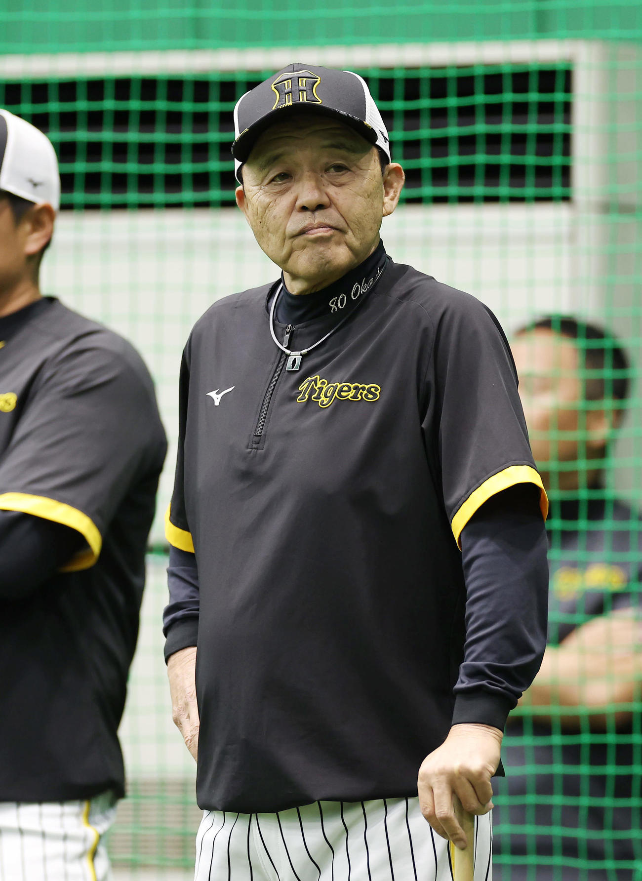 阪神対日本ハム　練習を見守る阪神岡田監督（撮影・前田充）