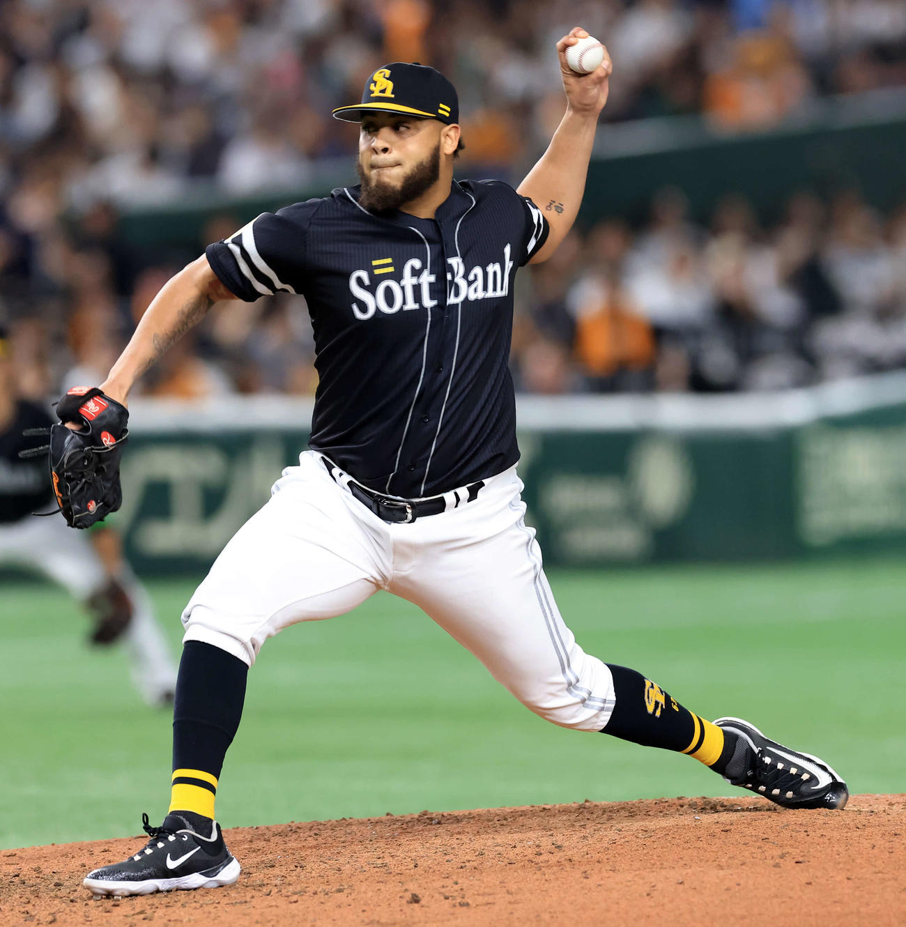 巨人対ソフトバンク　7回裏巨人の攻撃を抑えたヘルナンデス（撮影・浅見桂子）