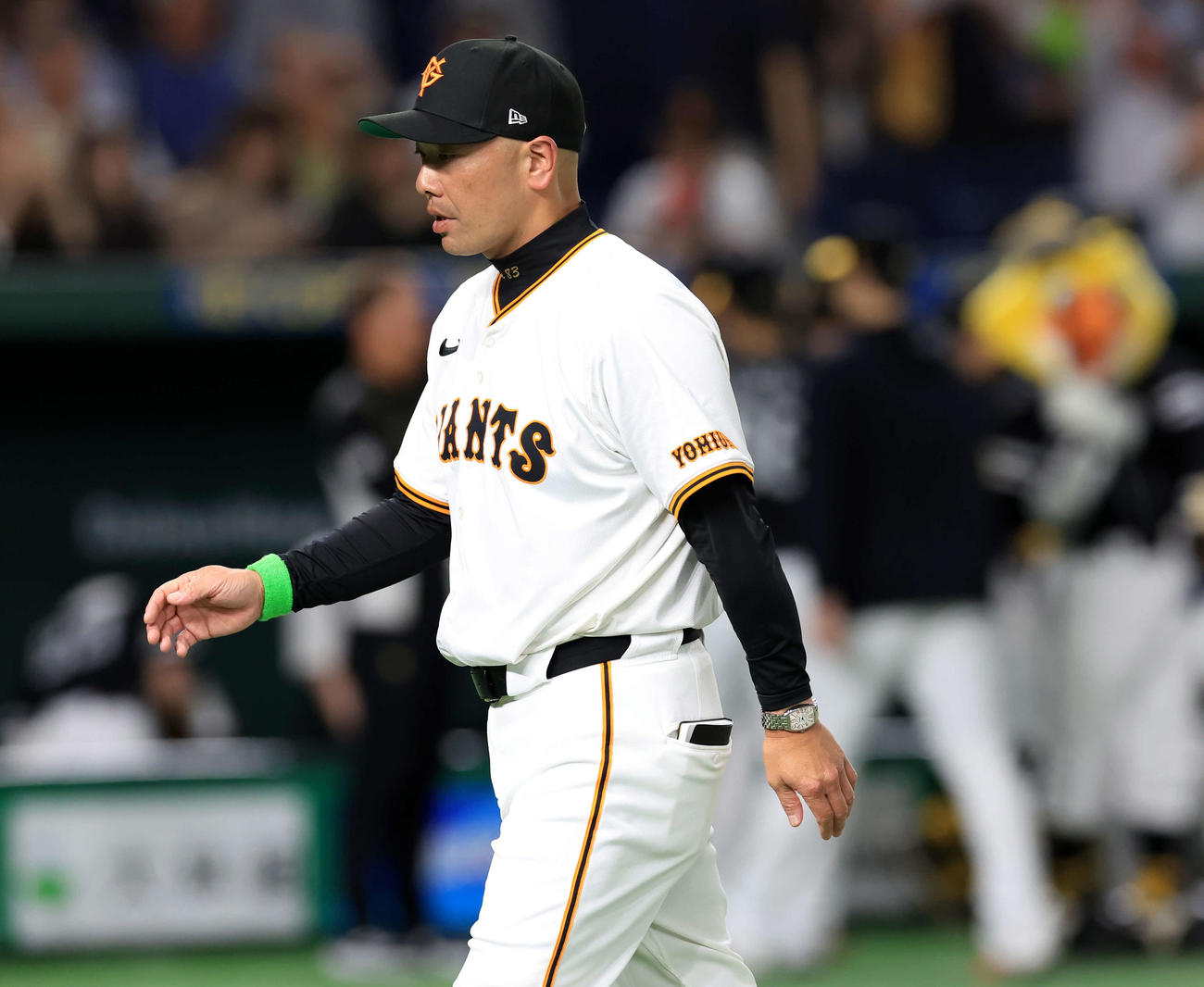 巨人対ソフトバンク　交流戦開幕を落とし、悔しそうに引き揚げる巨人阿部監督（撮影・浅見桂子）