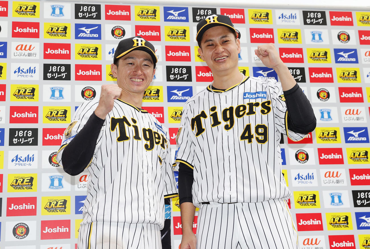 阪神近本（左）と大竹（24年4月27日撮影）