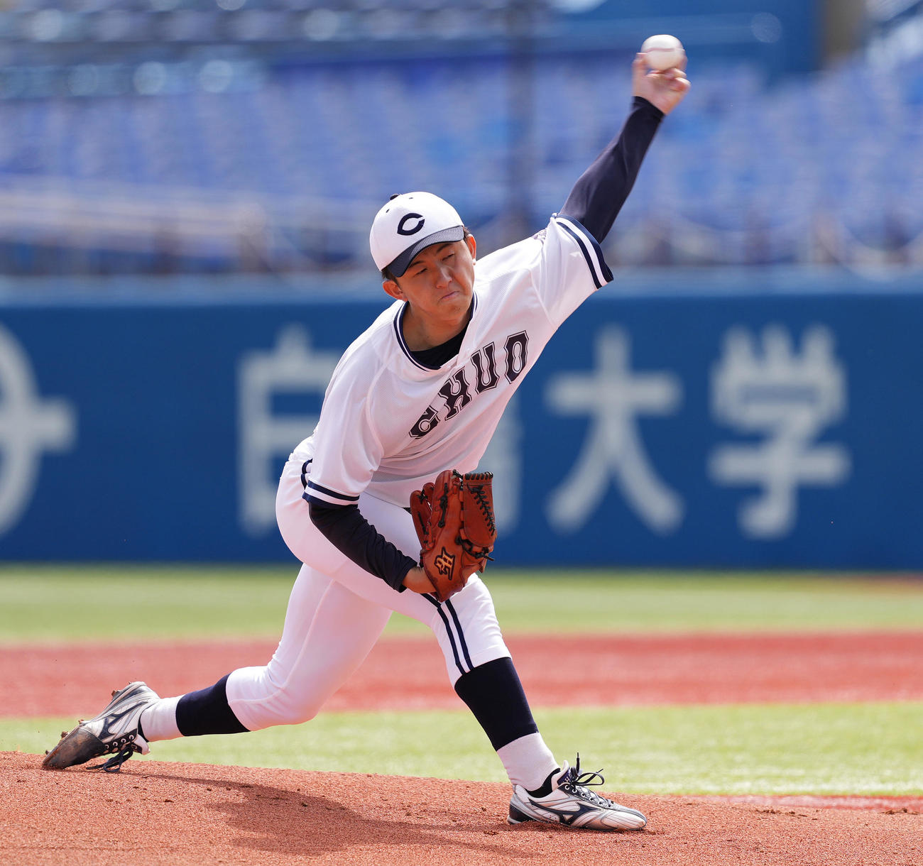 青学大対中大　先発し力投する中大・山口（撮影・鈴木みどり）