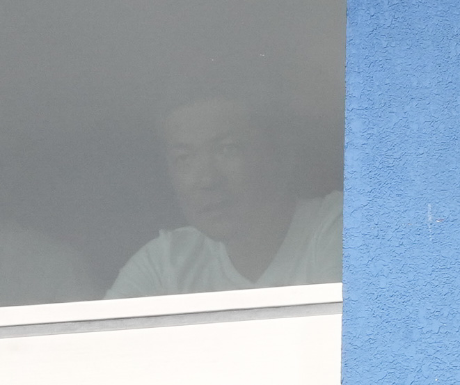 青学大対中大　試合を見るソフトバンク小久保監督（撮影・鈴木みどり）