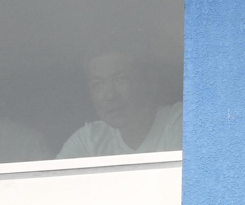 青学大対中大　試合を見るソフトバンク小久保監督（撮影・鈴木みどり）