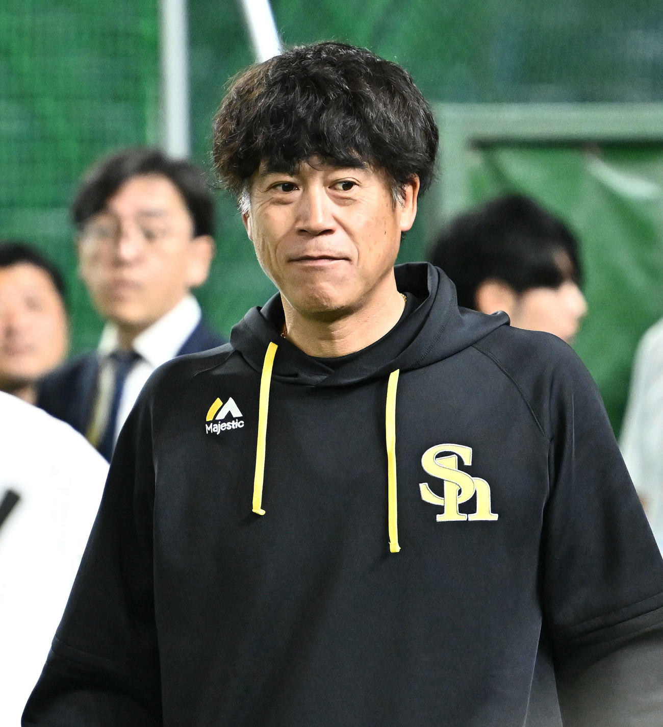 巨人対ソフトバンク　練習を見守るソフトバンク城島球団会長付特別アドバイザー兼シニアコーディネーター（撮影・滝沢徹郎）