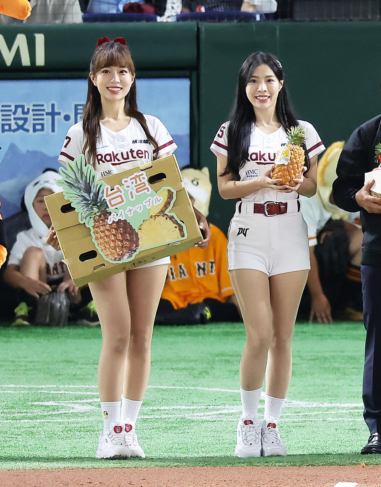 「台湾果物ブランドデー」にちなみ東京ドームに訪れた台湾プロ野球のチア（撮影・足立雅史）