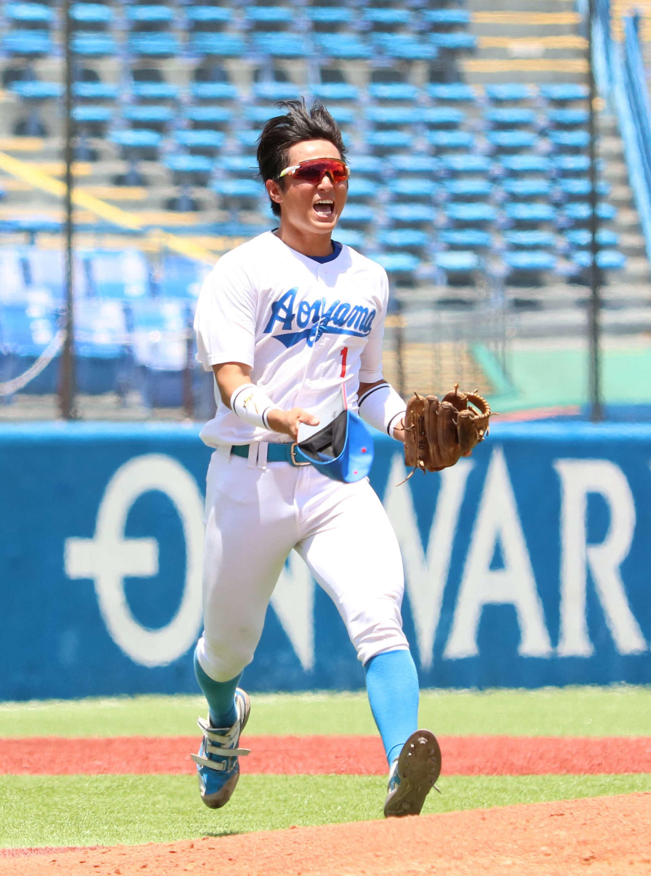 青学大対中大　優勝を決め喜びを爆発させる青学大・佐々木（撮影・野見山拓樹）