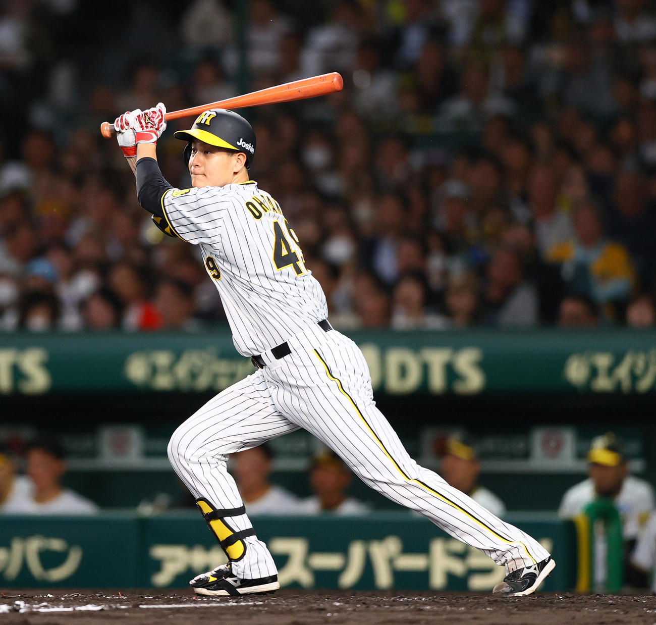 阪神対日本ハム　4回裏阪神2死一、二塁、大竹は左前適時打を放つ（撮影・上山淳一）