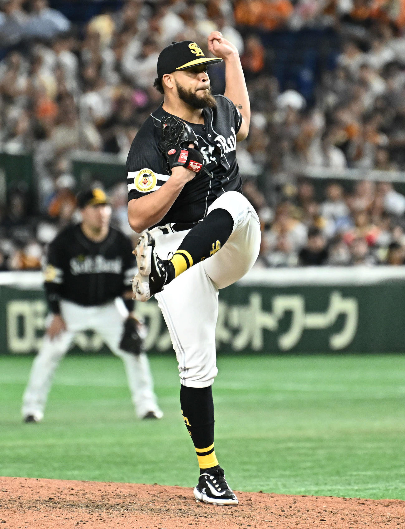 巨人対ソフトバンク　8回表、ソフトバンク2番手で登板するヘルナンデス（撮影・滝沢徹郎）