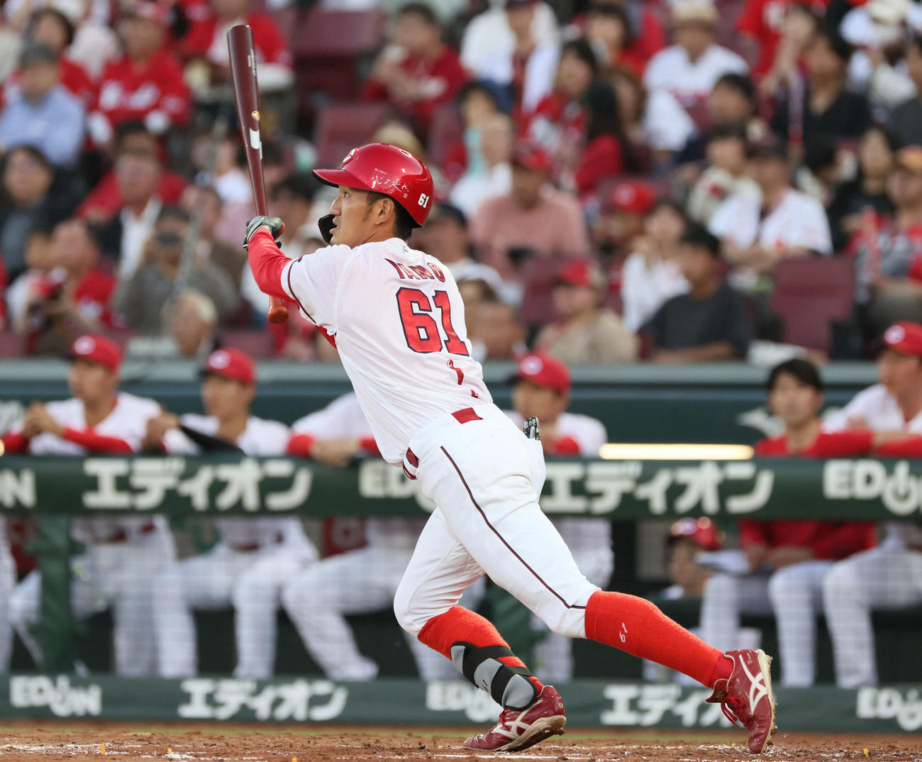 広島対オリックス　3回裏広島1死二塁、矢野は中越え適時三塁打を放つ（撮影・加藤孝規）