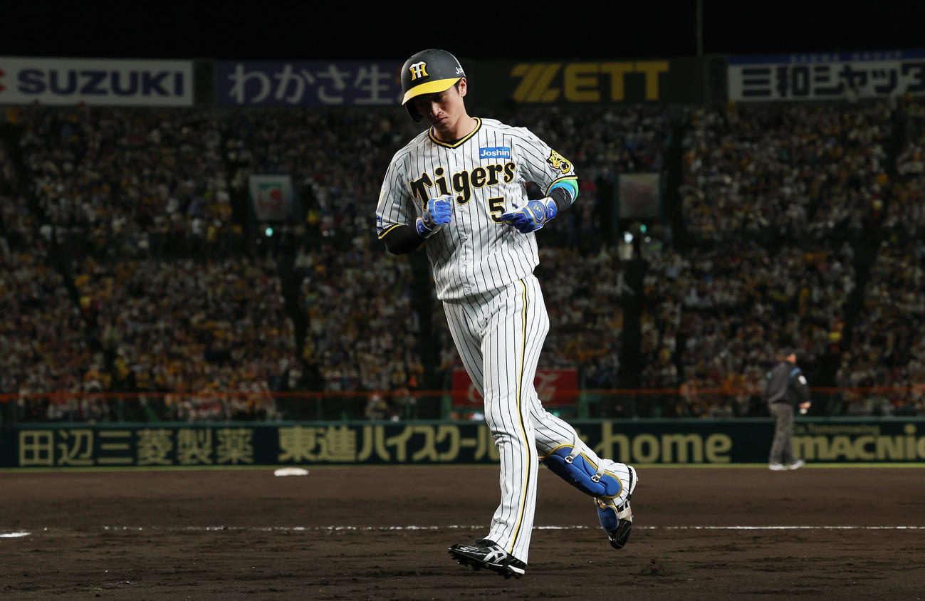 阪神対日本ハム　8回裏阪神2死三塁、一ゴロに倒れた近本（撮影・前田充）
