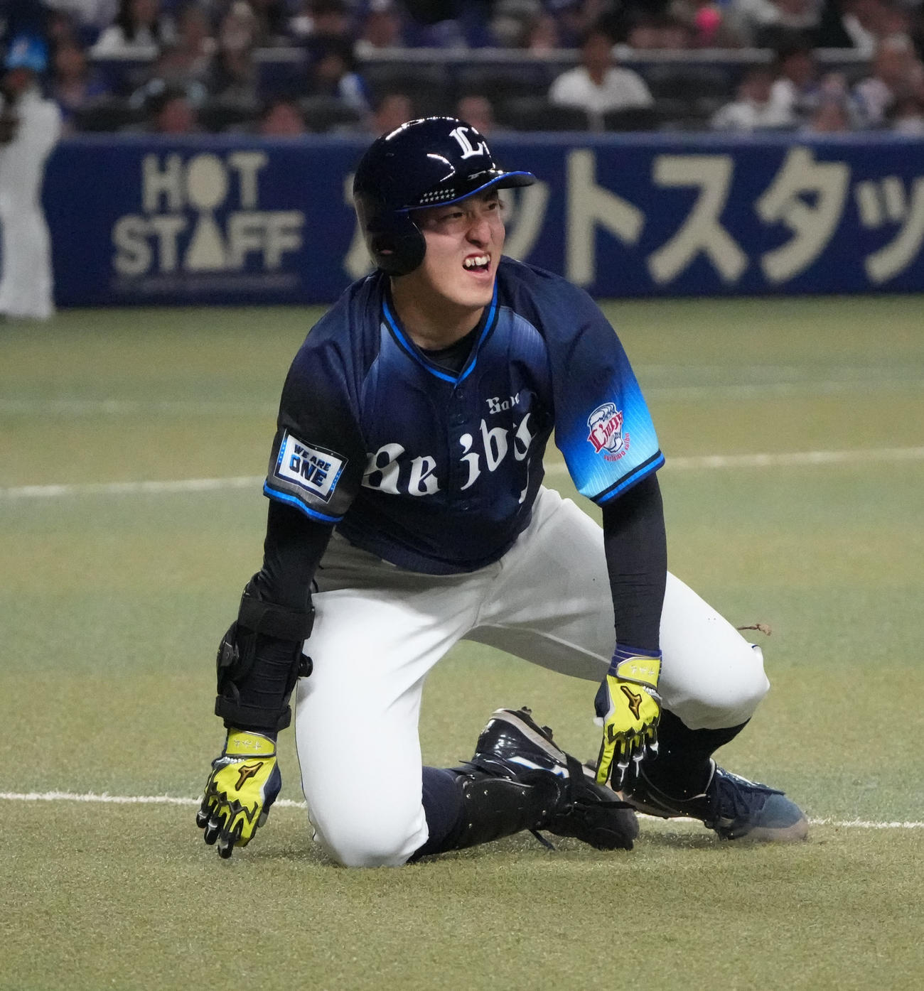 中日対西武　7回表西武2死、ニゴロを放ち転倒する隅田（撮影・森本幸一）