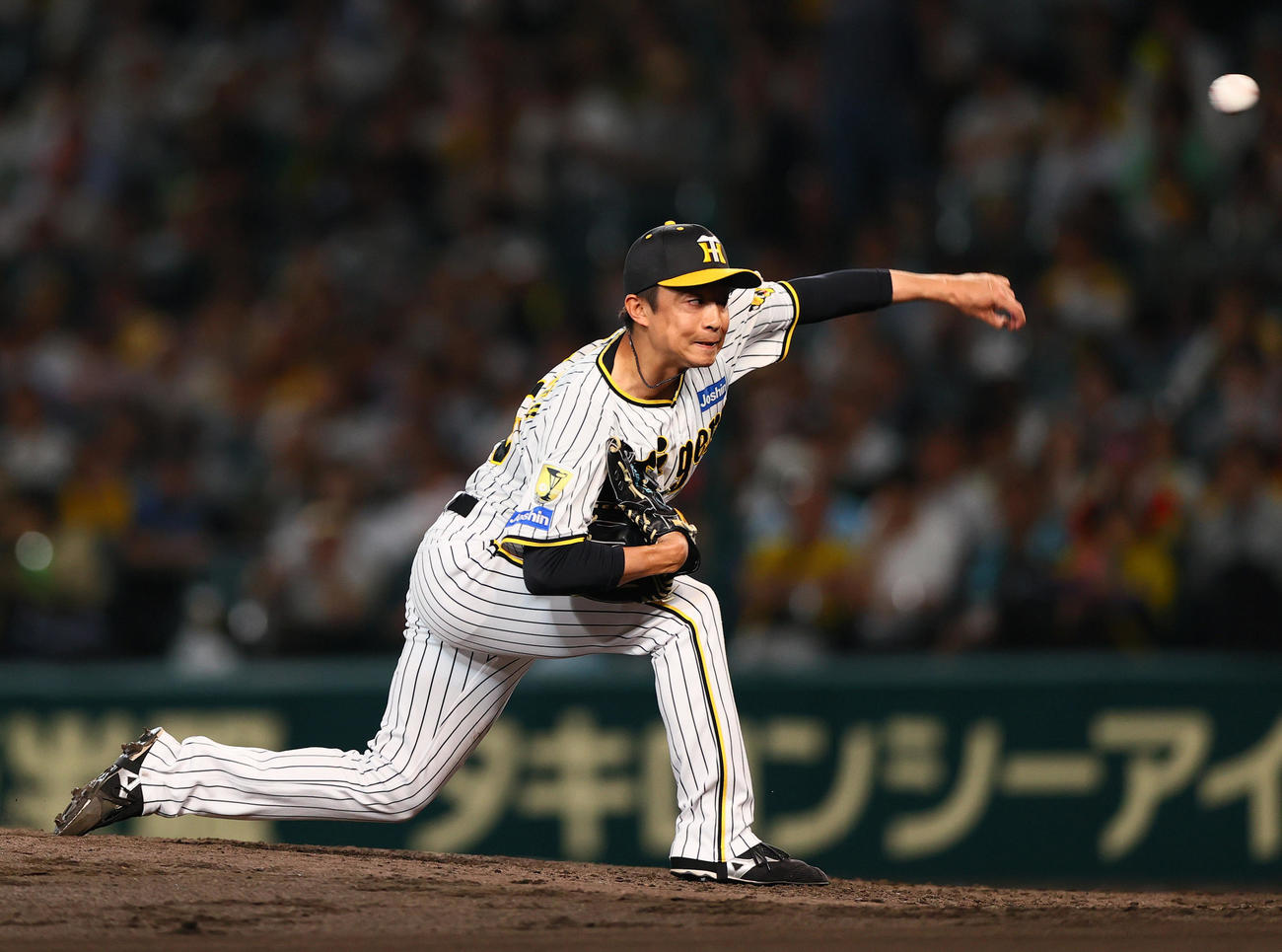 阪神対日本ハム　7回表、阪神2番手の島本（撮影・上山淳一）