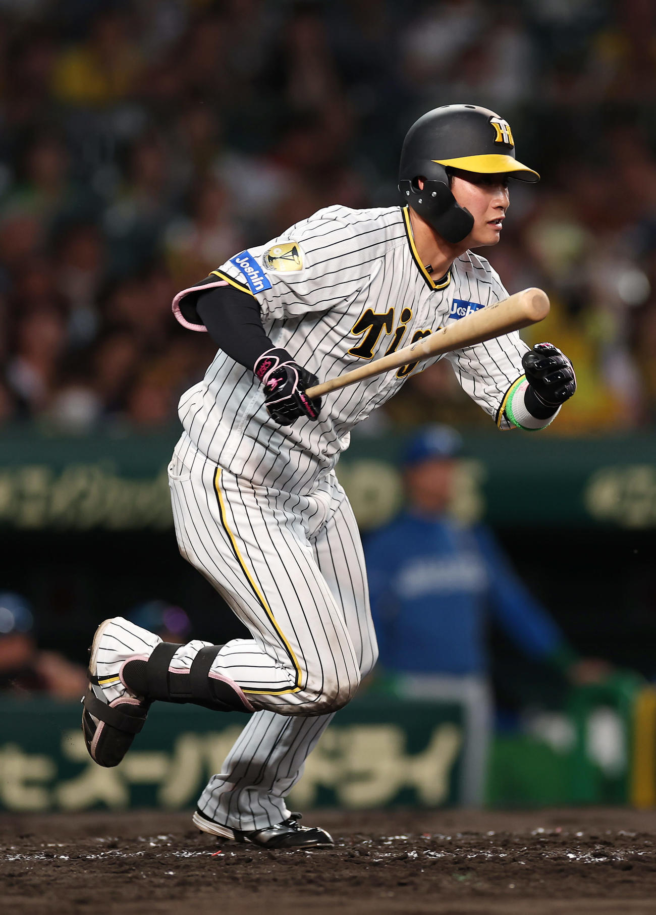 阪神対日本ハム　4回裏阪神2死一塁、右前打を放つ木浪（撮影・前田充）