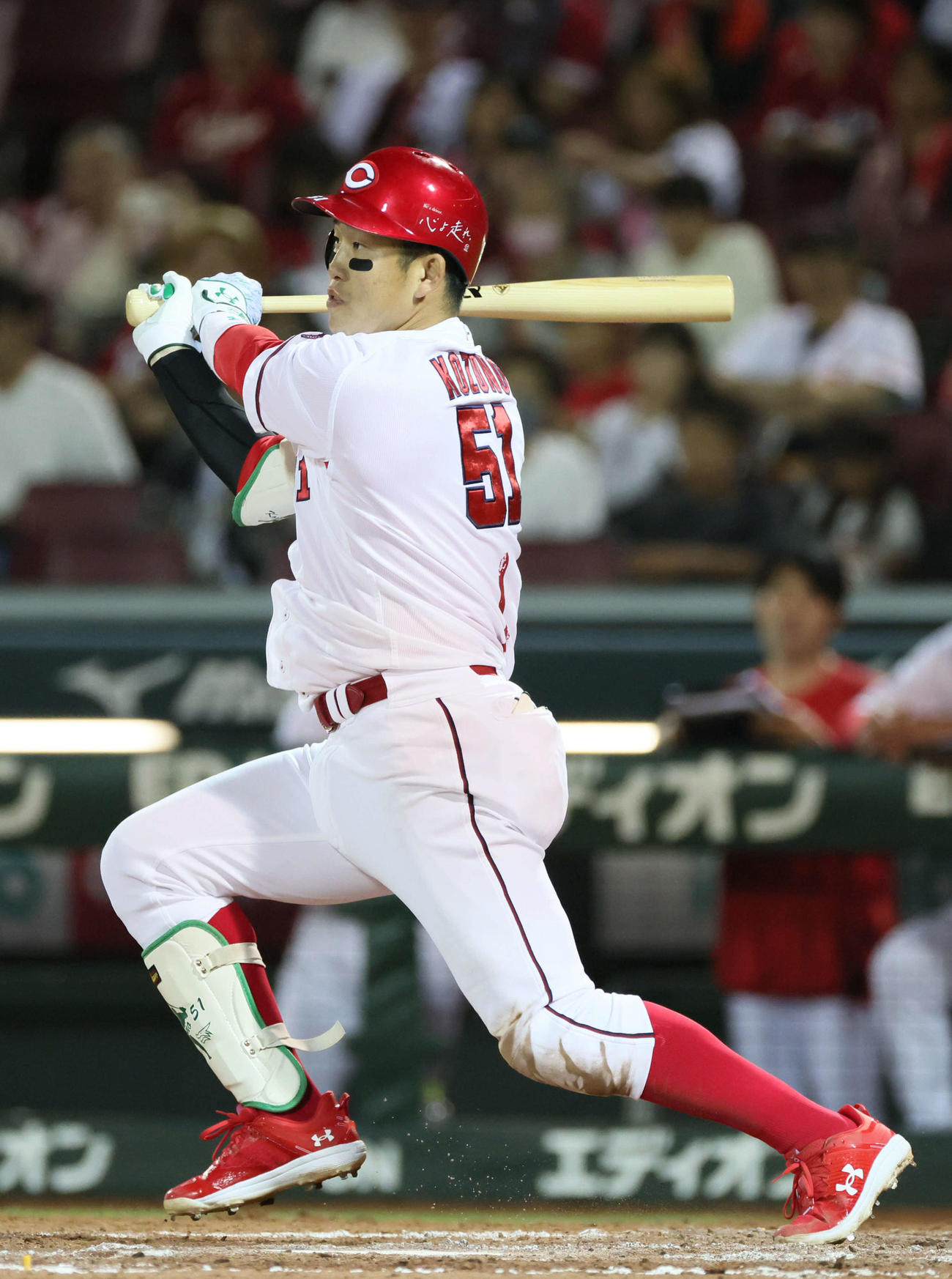 広島対オリックス　8回裏広島無死、小園は3安打目となる中前打を放つ（撮影・加藤孝規）