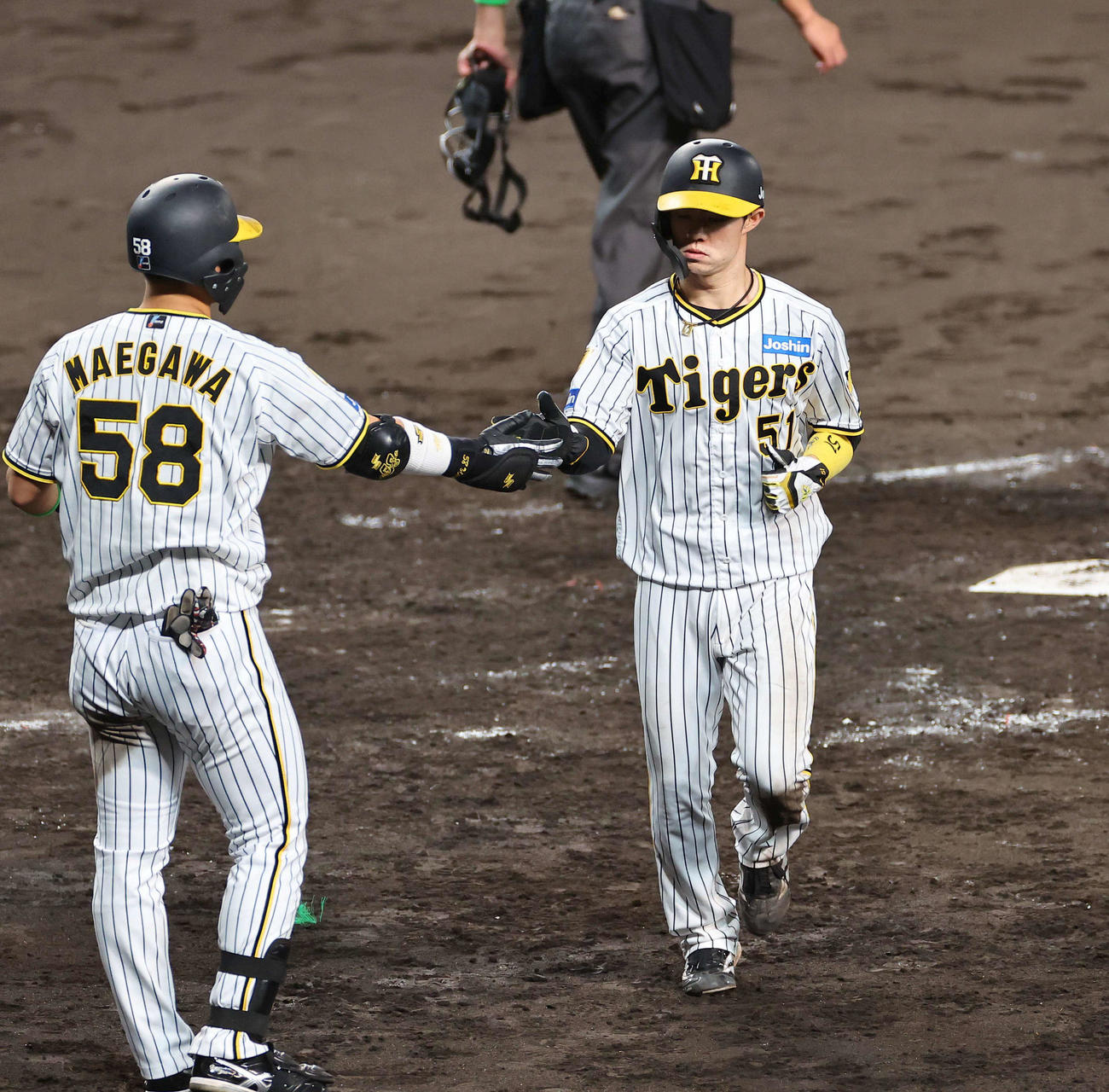 阪神対日本ハム　5回裏阪神無死満塁、渡辺の中犠飛で生還する中野（撮影・上田博志）