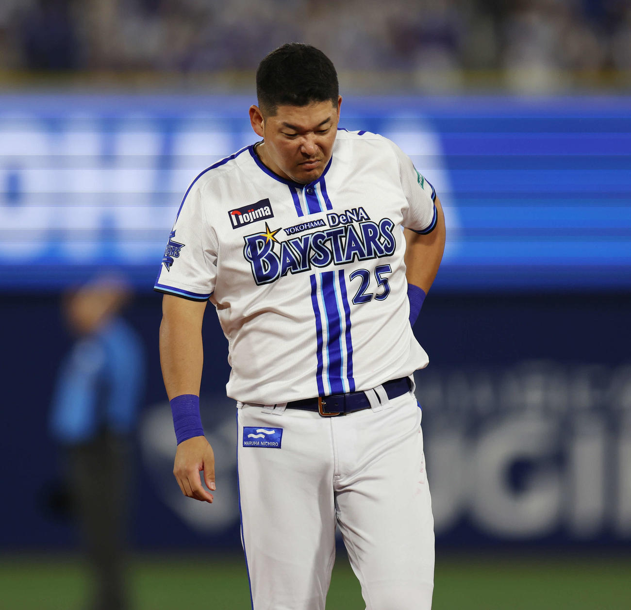 DeNA対楽天　7回裏DeNA2死、中飛に倒れ厳しい表情の筒香（撮影・宮地輝）