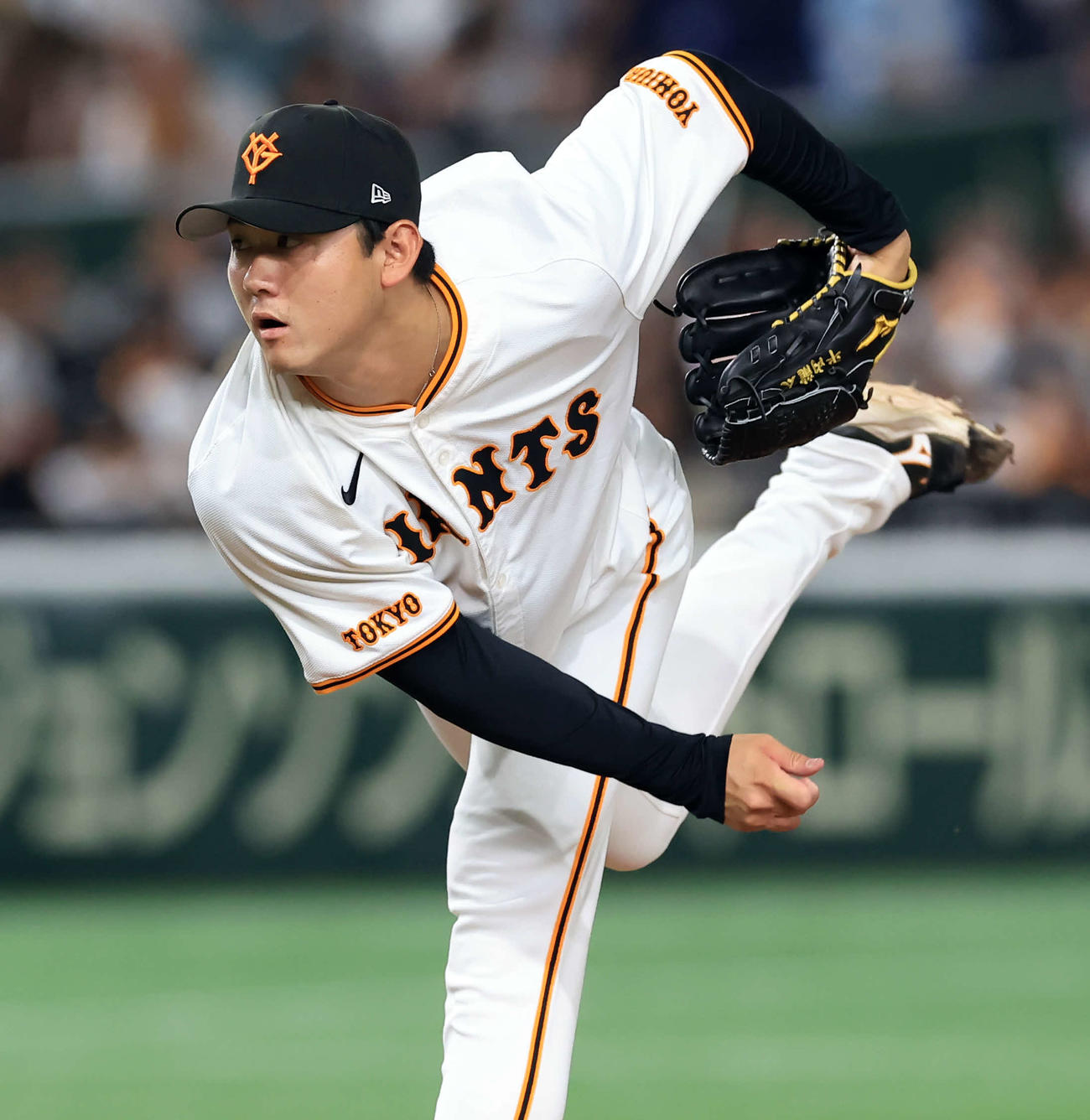 巨人対ソフトバンク　12回表ソフトバンクの攻撃を抑えた平内（撮影・浅見桂子）