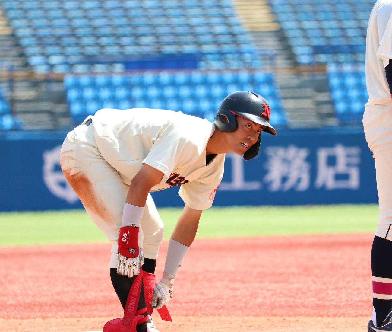 国学院大対日大　3回表日大1死一塁、適時三塁打を放った谷端（撮影・野見山拓樹）