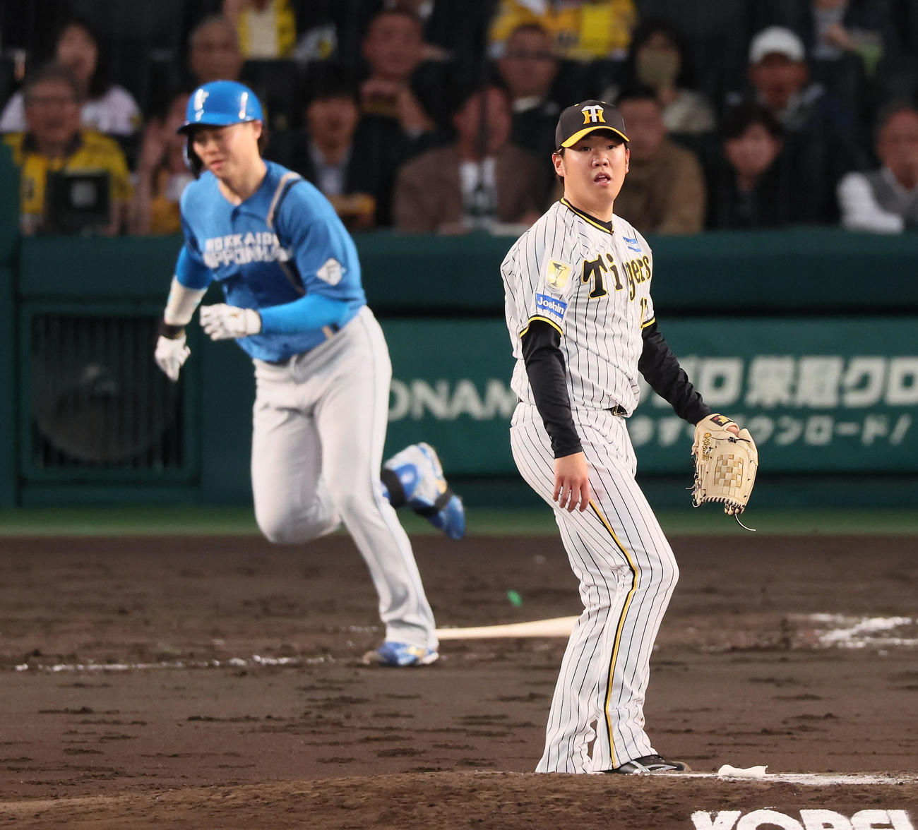 阪神対日本ハム　4回表日本ハム無死一、三塁、西勇は山崎に先制適時打を浴びる（撮影・加藤哉）