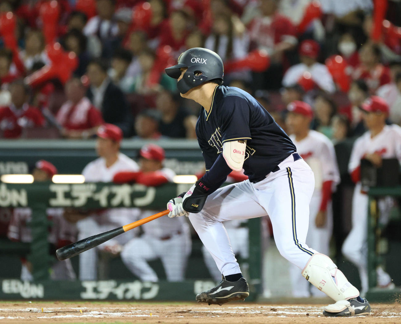 広島対オリックス　7回表オリックス1死満塁、太田は逆転の右2点適時二塁打を放つ（撮影・加藤孝規）