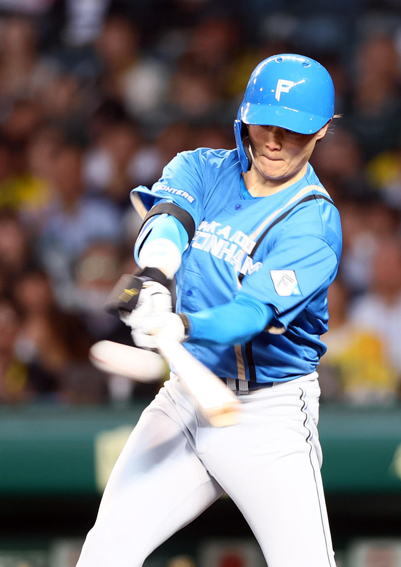 阪神対日本ハム　4回表日本ハム無死一、三塁、山崎は中前先制適時打を放つ（撮影・上山淳一）
