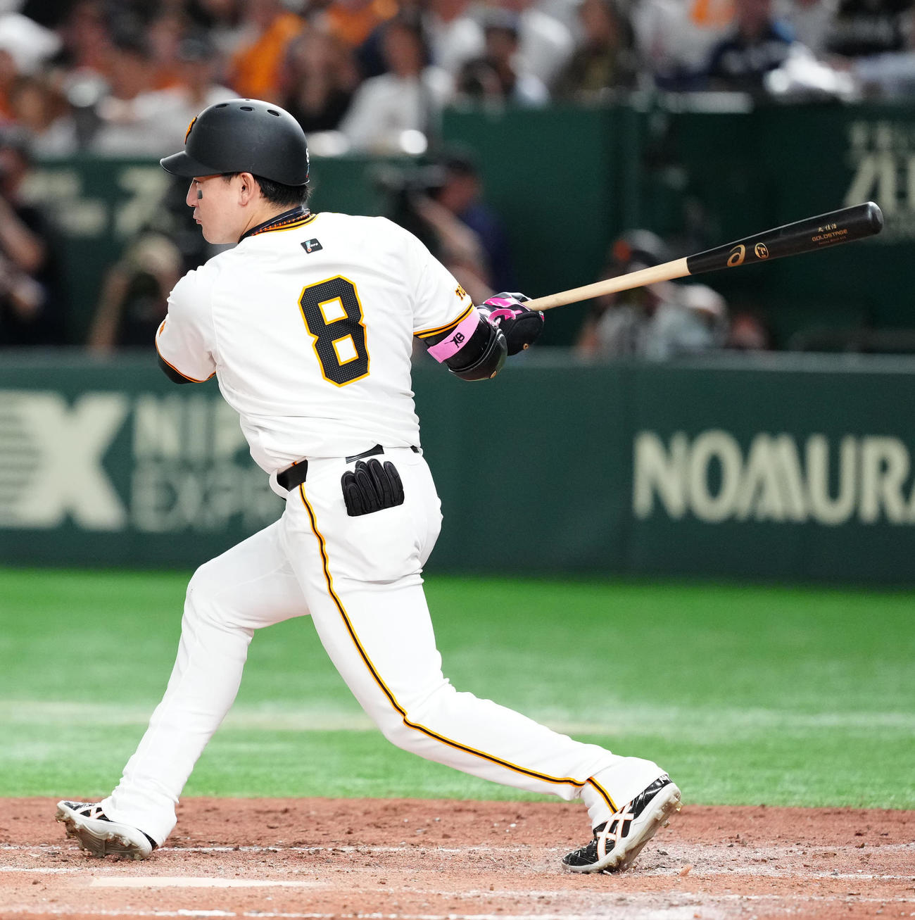 巨人対ソフトバンク　3回裏巨人1死一、三塁、適時打を放つ丸（撮影・江口和貴）