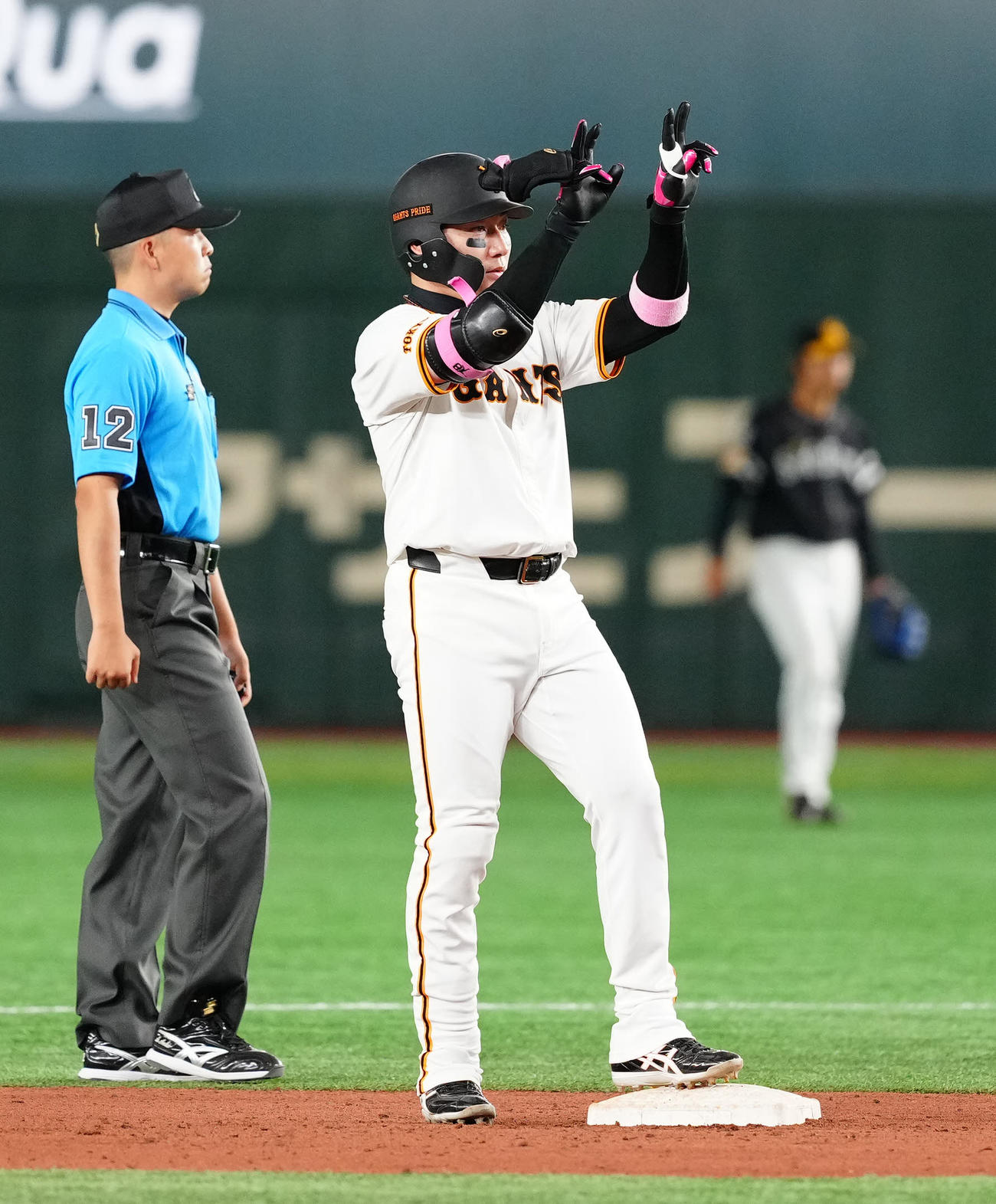 巨人対ソフトバンク　7回裏巨人2死、右翼線二塁打を放った丸（撮影・江口和貴）