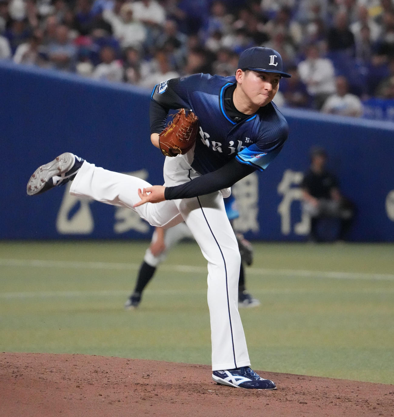 中日対西武　4回裏、力投する西武先発の武内（撮影・森本幸一）