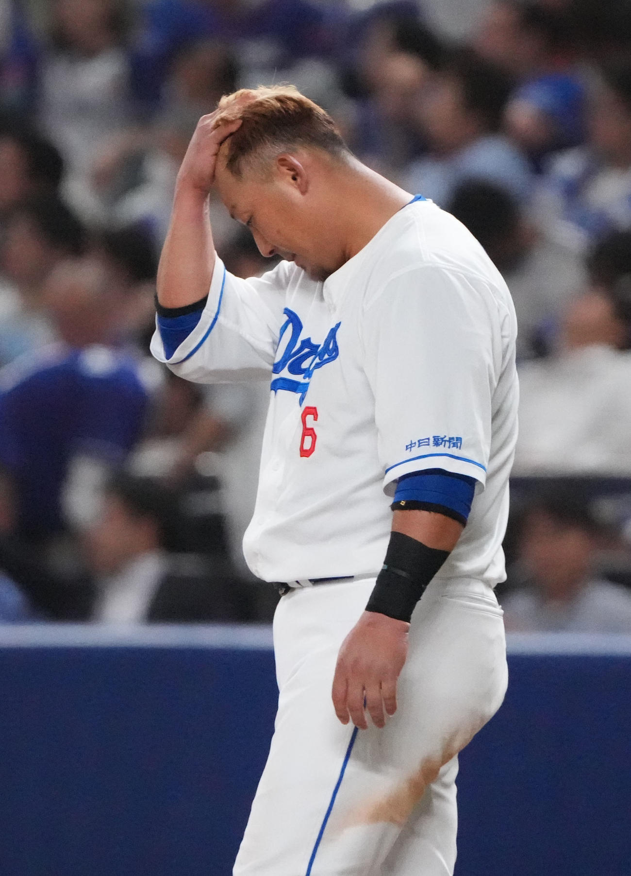 中日対西武　6回裏中日2死二塁、右飛に倒れ悔しい表情を見せる中田（撮影・森本幸一）